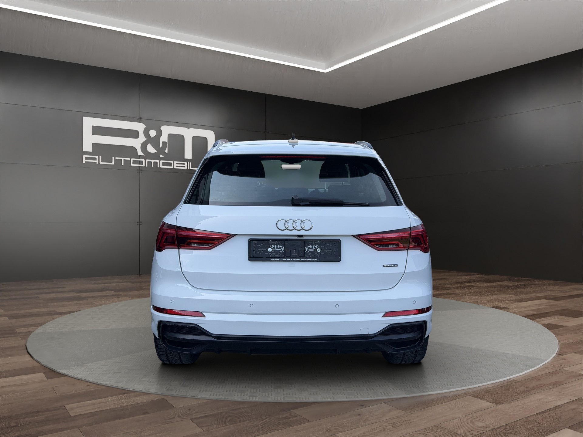AUDI Q3 40 TDI S line quattro S-tronic-image-3