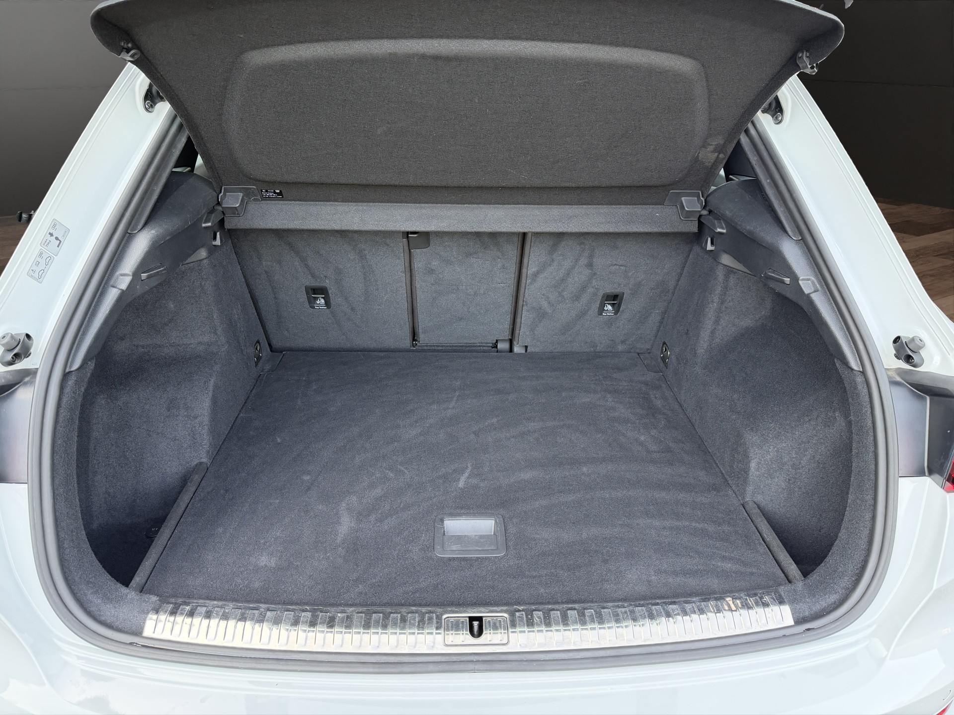 AUDI Q3 40 TDI S line quattro S-tronic-image-4