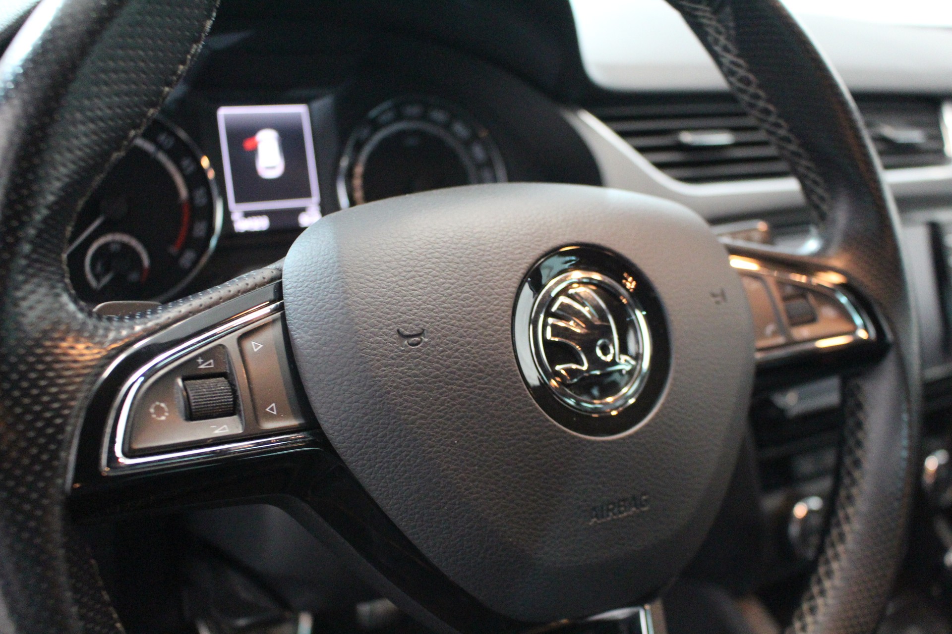 SKODA Octavia Combi 2.0 TDI 184 RS DSG-image-13