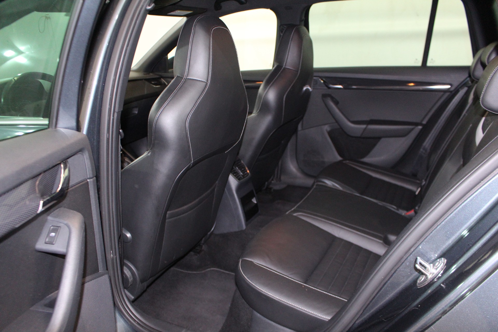 SKODA Octavia Combi 2.0 TDI 184 RS DSG-image-7