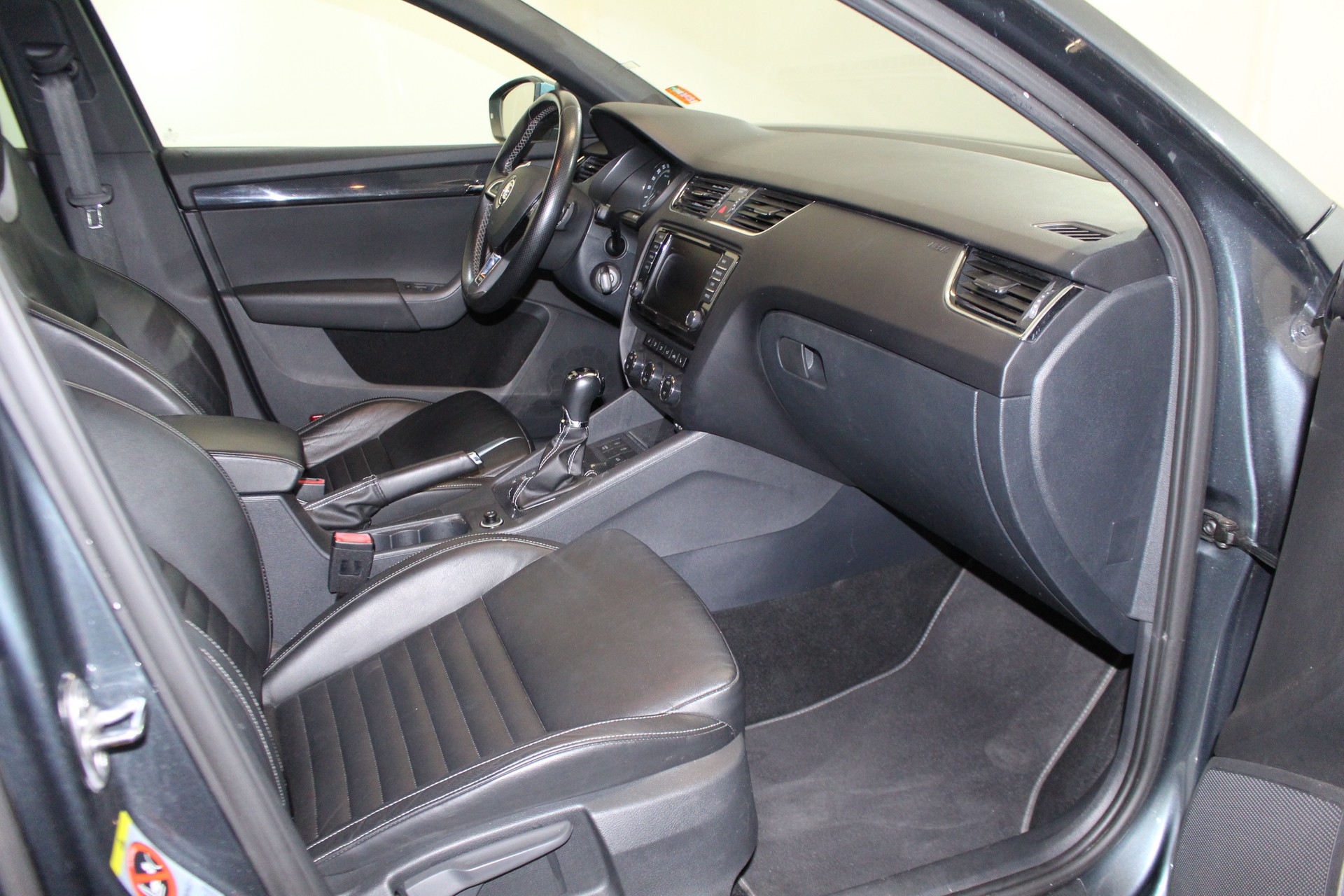 SKODA Octavia Combi 2.0 TDI 184 RS DSG-image-10
