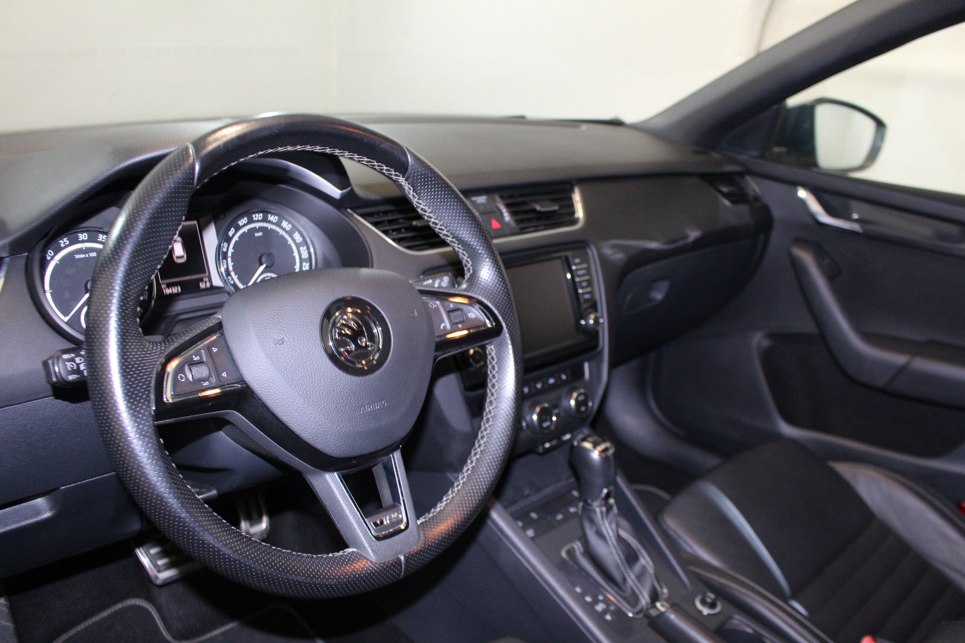 SKODA Octavia Combi 2.0 TDI 184 RS DSG-image-11