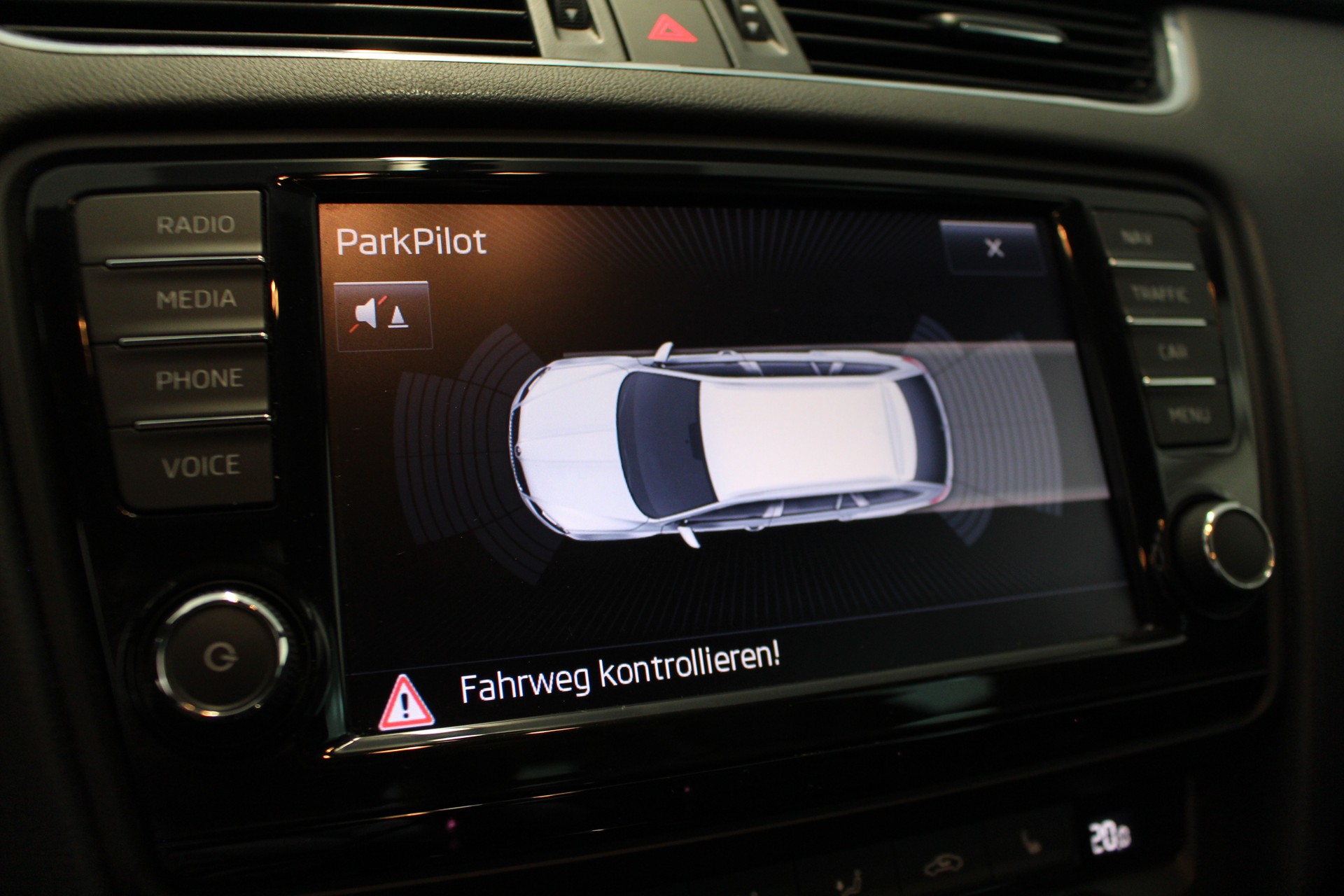 SKODA Octavia Combi 2.0 TDI 184 RS DSG-image-17