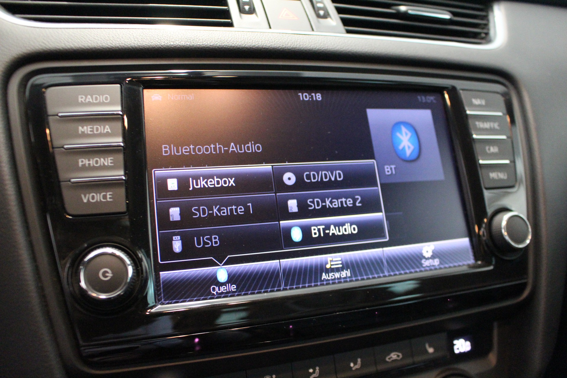 SKODA Octavia Combi 2.0 TDI 184 RS DSG-image-15