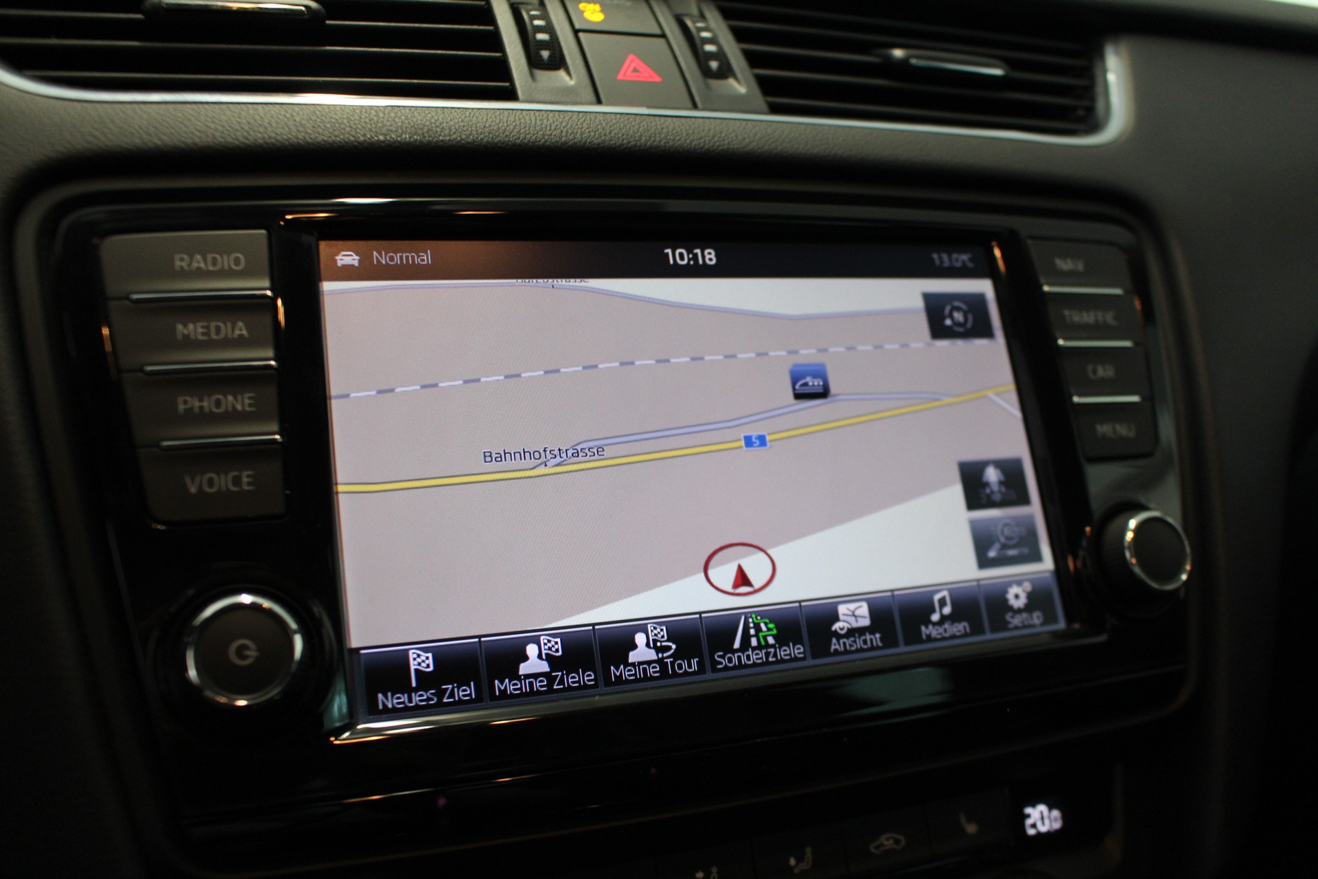 SKODA Octavia Combi 2.0 TDI 184 RS DSG-image-16