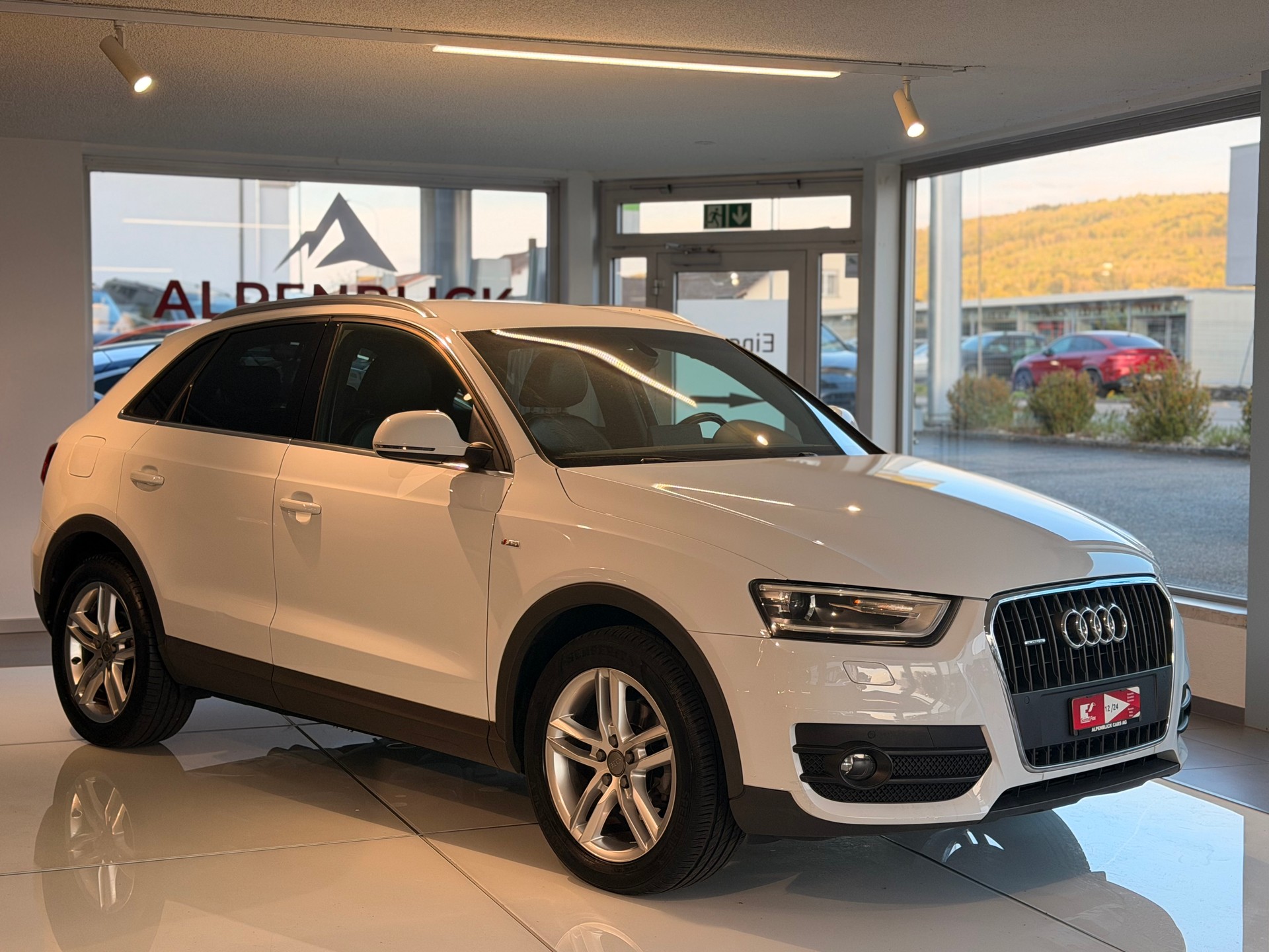 AUDI Q3 2.0 TFSI quattro S-tronic-image-5