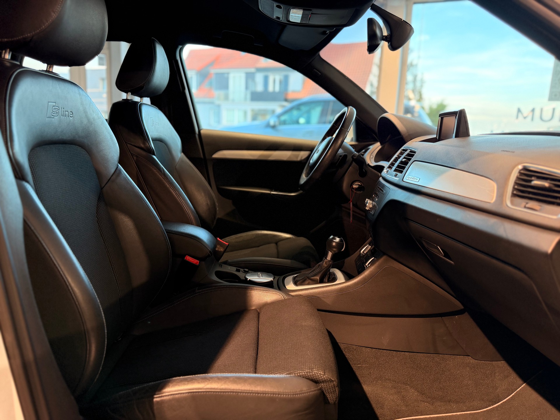 AUDI Q3 2.0 TFSI quattro S-tronic-image-20