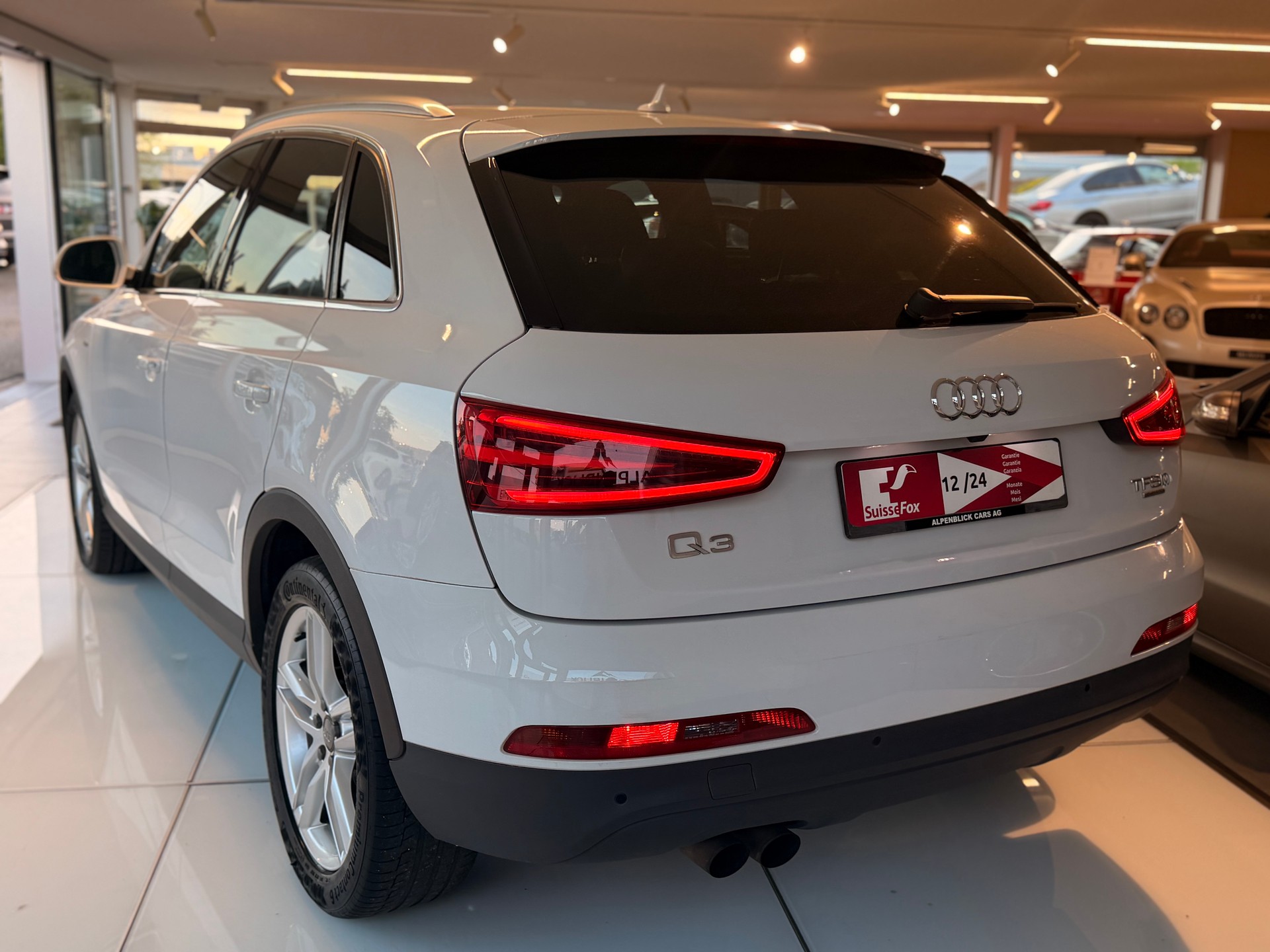 AUDI Q3 2.0 TFSI quattro S-tronic-image-8