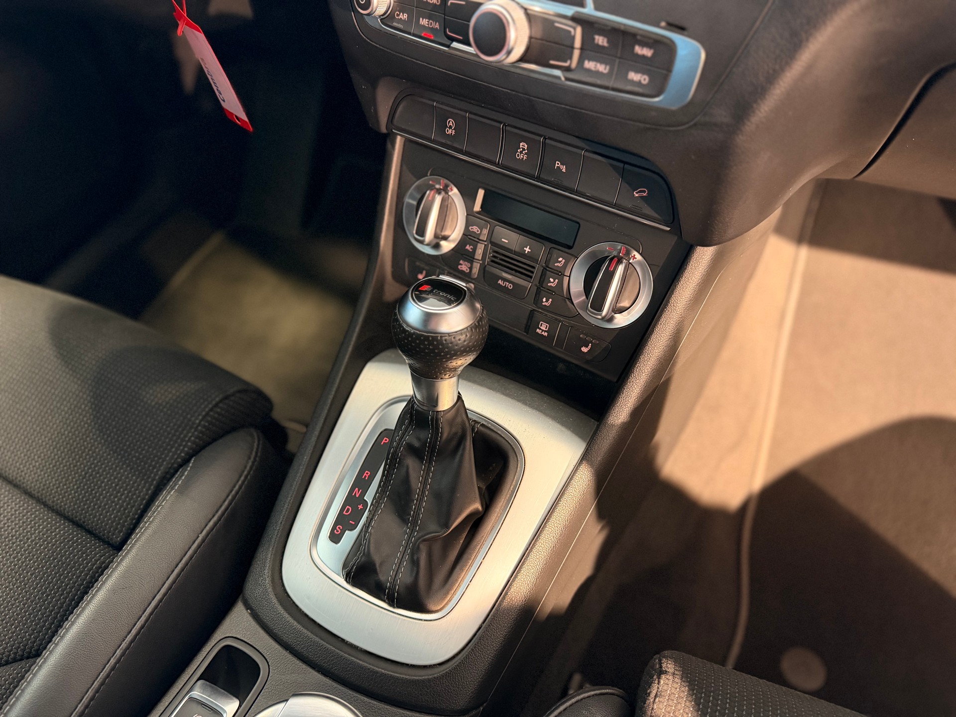 AUDI Q3 2.0 TFSI quattro S-tronic-image-22
