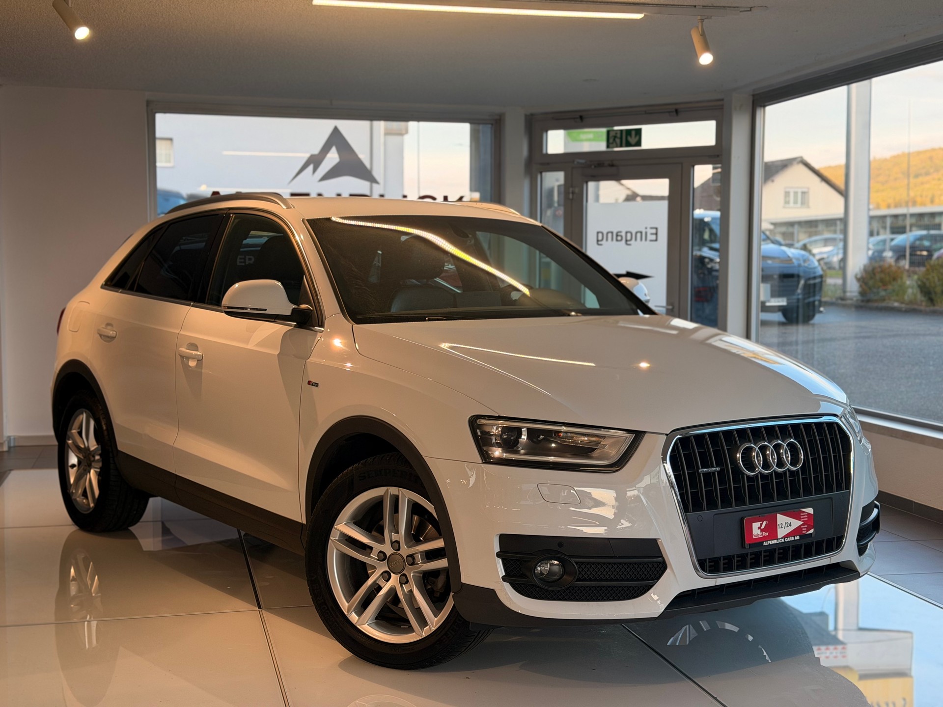 AUDI Q3 2.0 TFSI quattro S-tronic-image-4