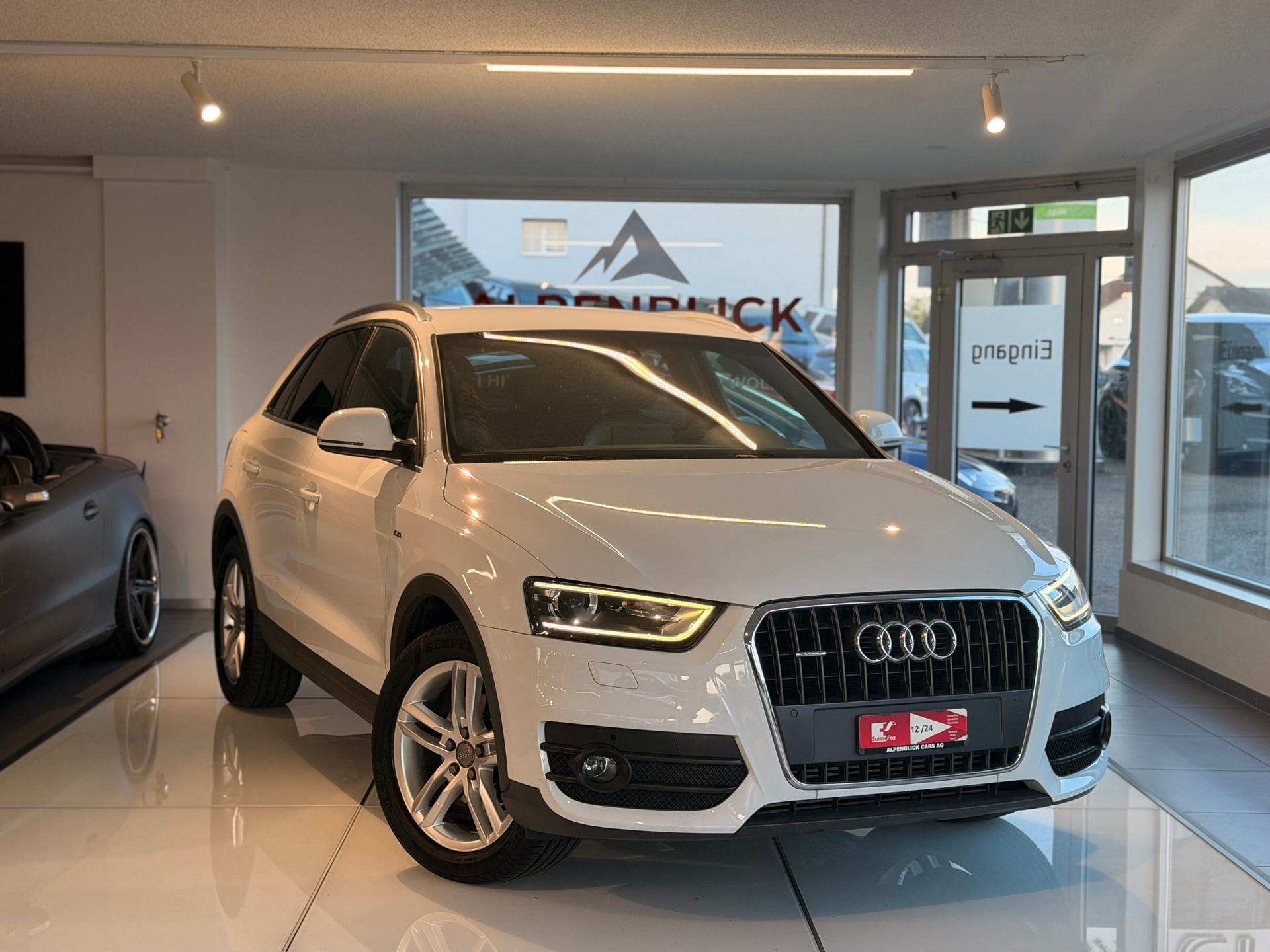 AUDI Q3 2.0 TFSI quattro S-tronic-image-2