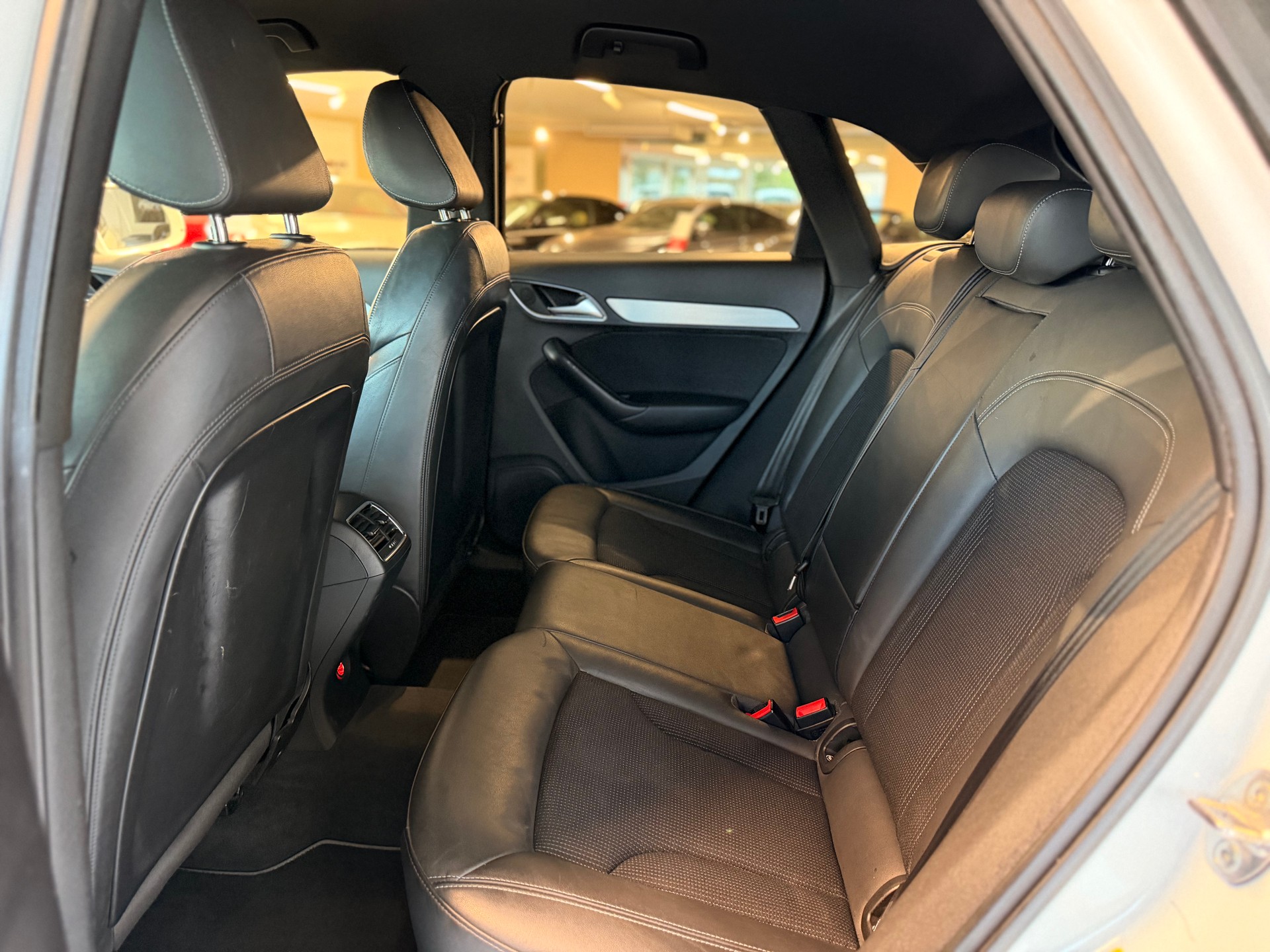 AUDI Q3 2.0 TFSI quattro S-tronic-image-14