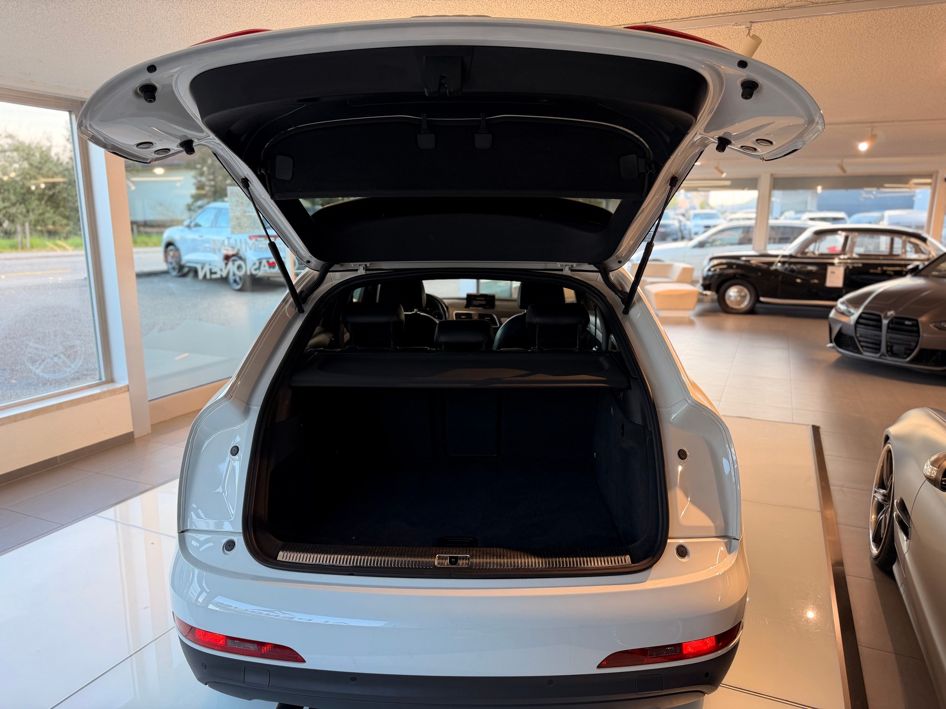 AUDI Q3 2.0 TFSI quattro S-tronic-image-15