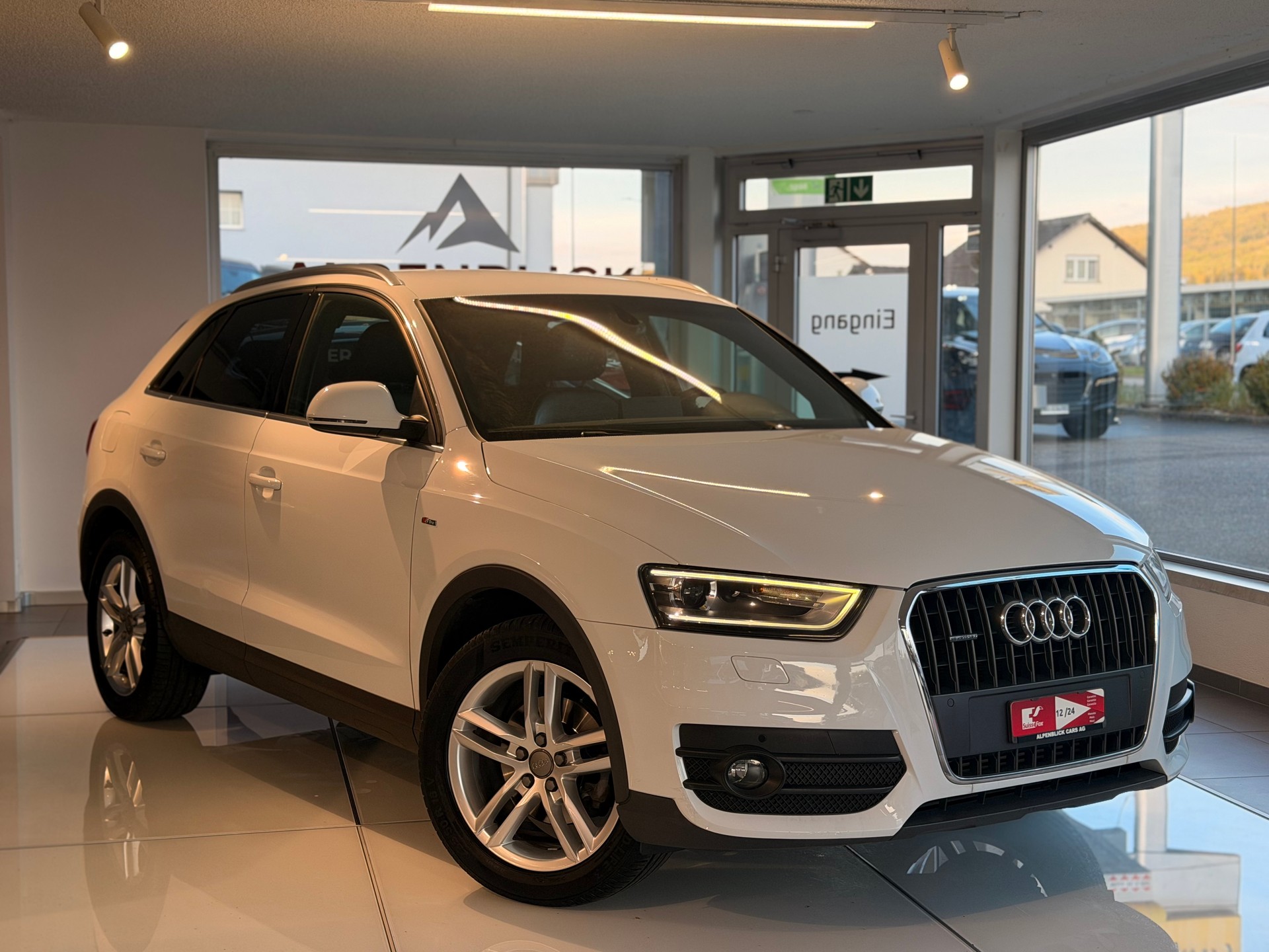 AUDI Q3 2.0 TFSI quattro S-tronic-image-3