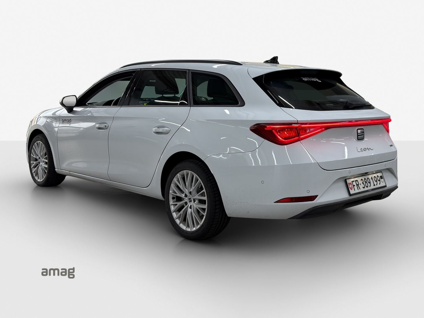SEAT Leon ST 1.5 eHybrid pHEV DSG Business Edition-image-2