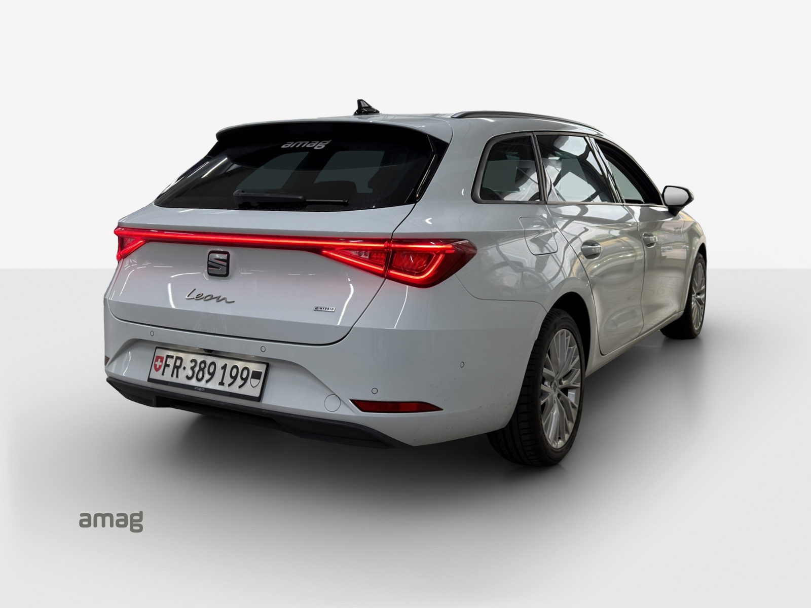 SEAT Leon ST 1.5 eHybrid pHEV DSG Business Edition-image-4
