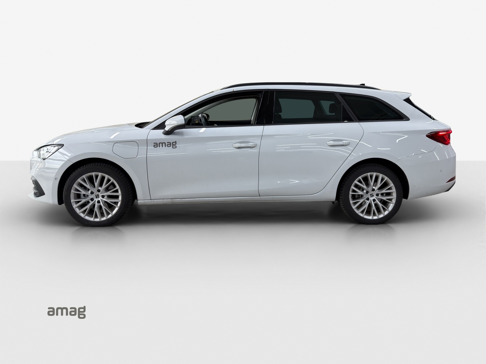 SEAT Leon ST 1.5 eHybrid pHEV DSG Business Edition-image-1