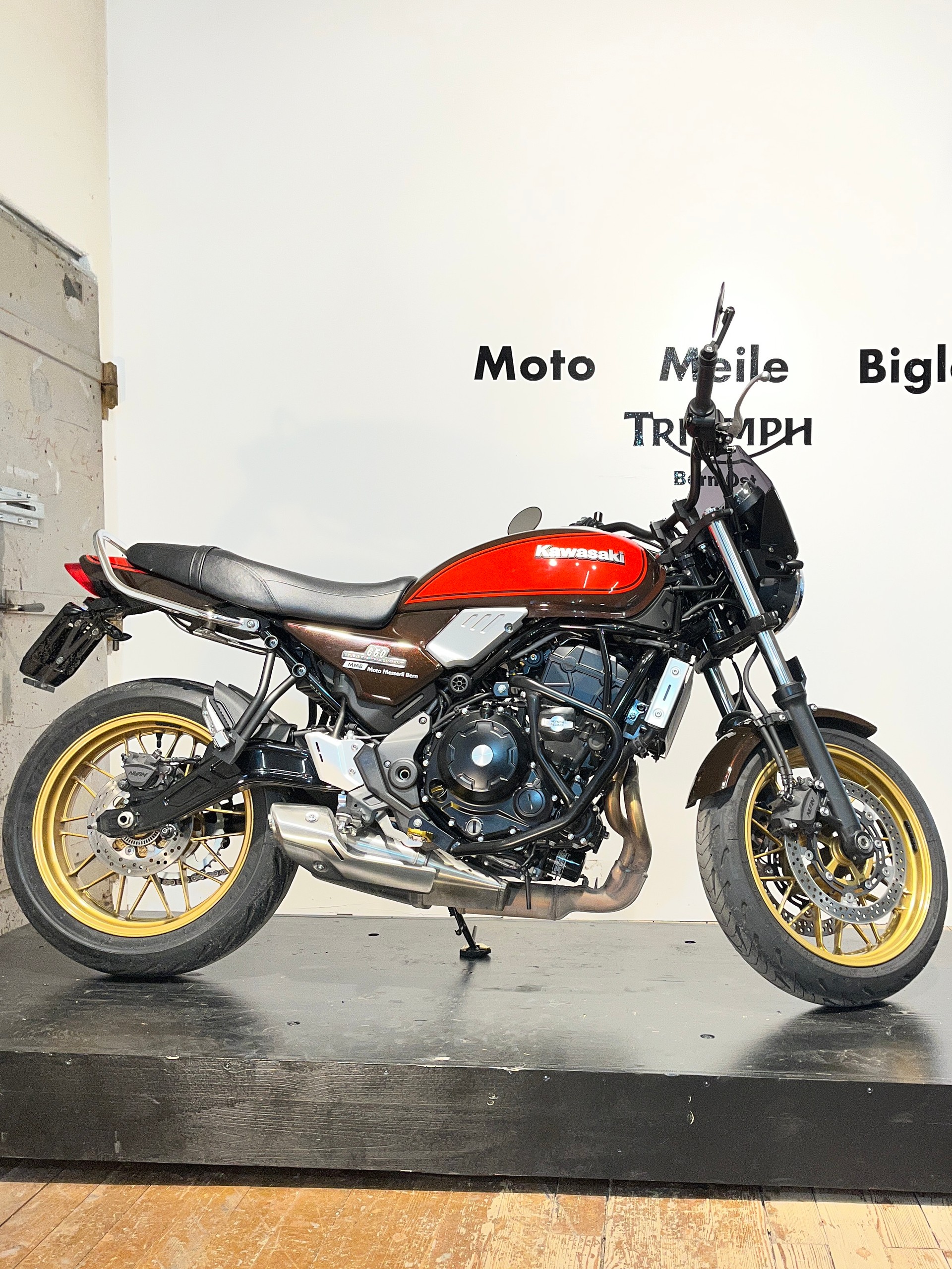 KAWASAKI Z 650 RS-showroom-element-2