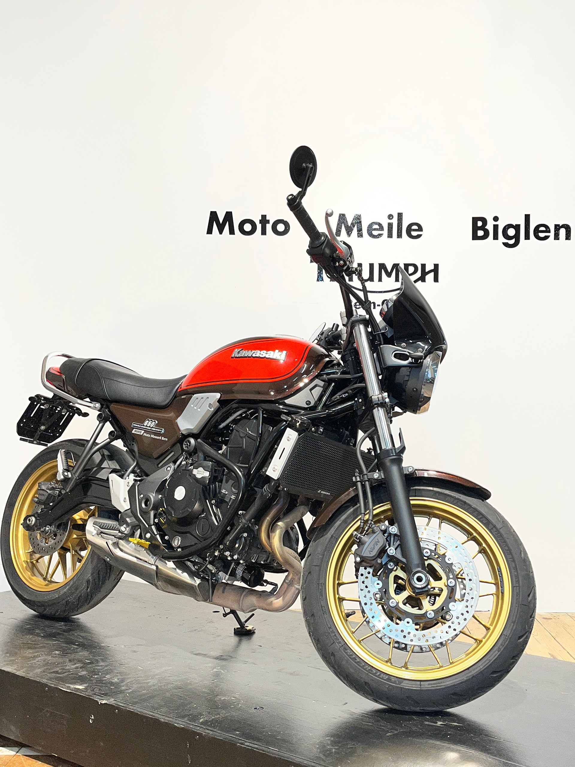 KAWASAKI Z 650 RS-showroom-element-1
