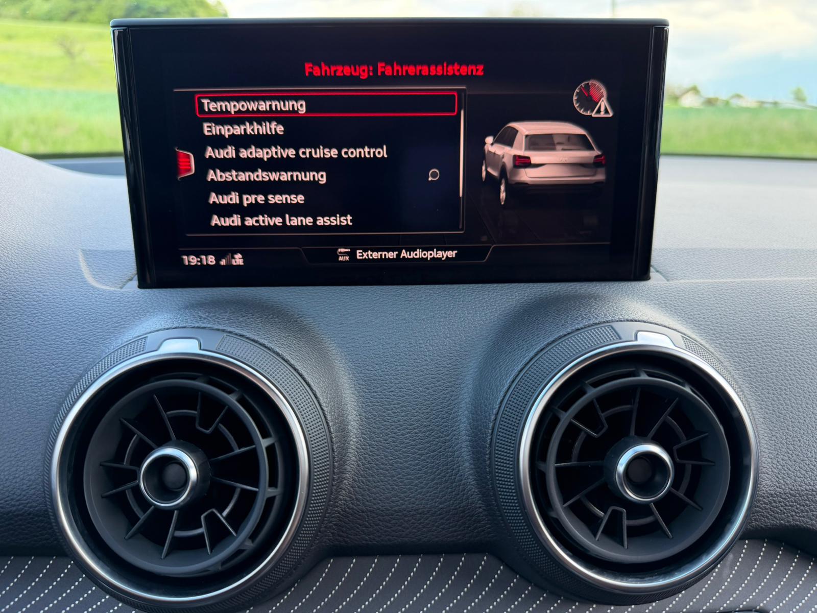 AUDI Q2 35 TFSI Sport S-tronic S-Line-image-25