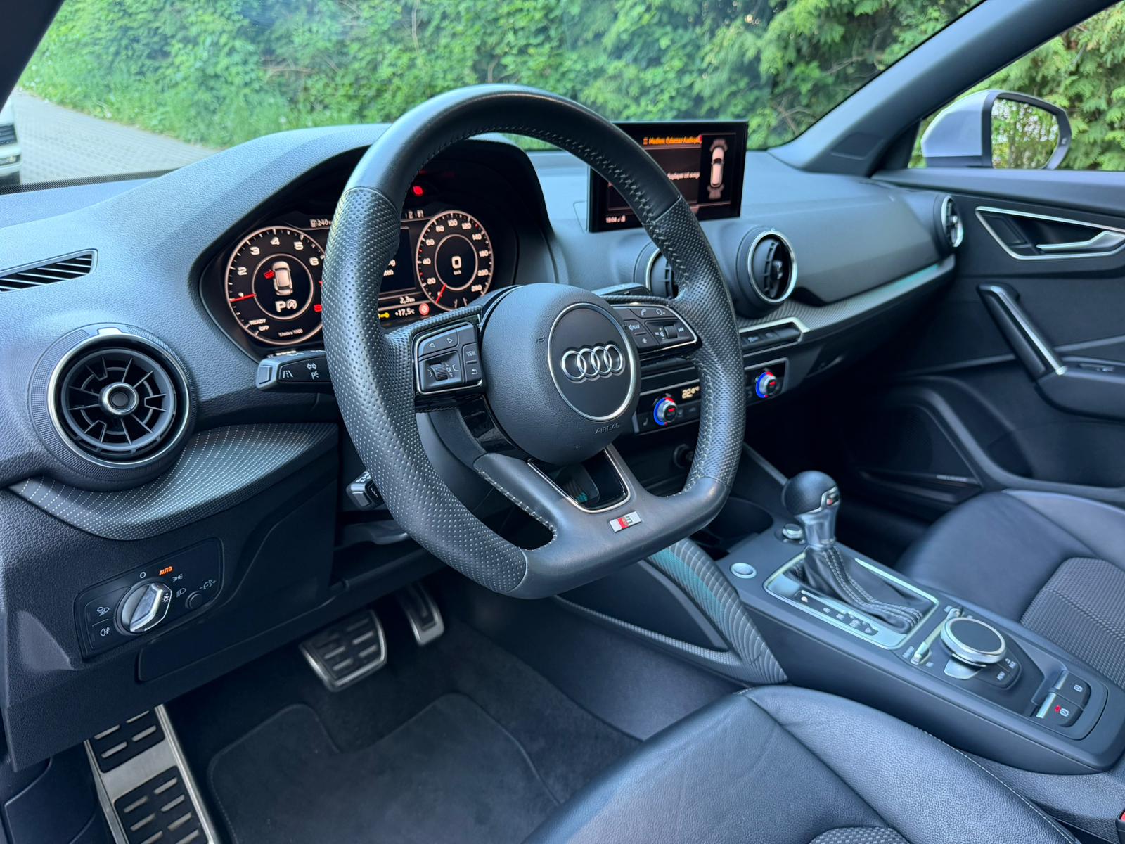 AUDI Q2 35 TFSI Sport S-tronic S-Line-image-11
