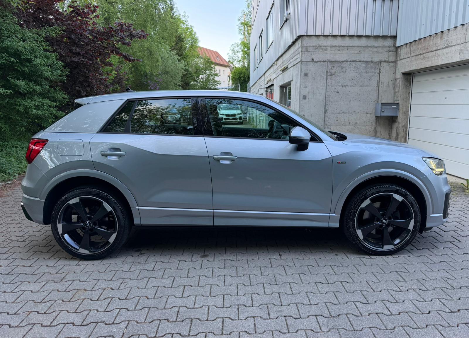 AUDI Q2 35 TFSI Sport S-tronic S-Line-image-5