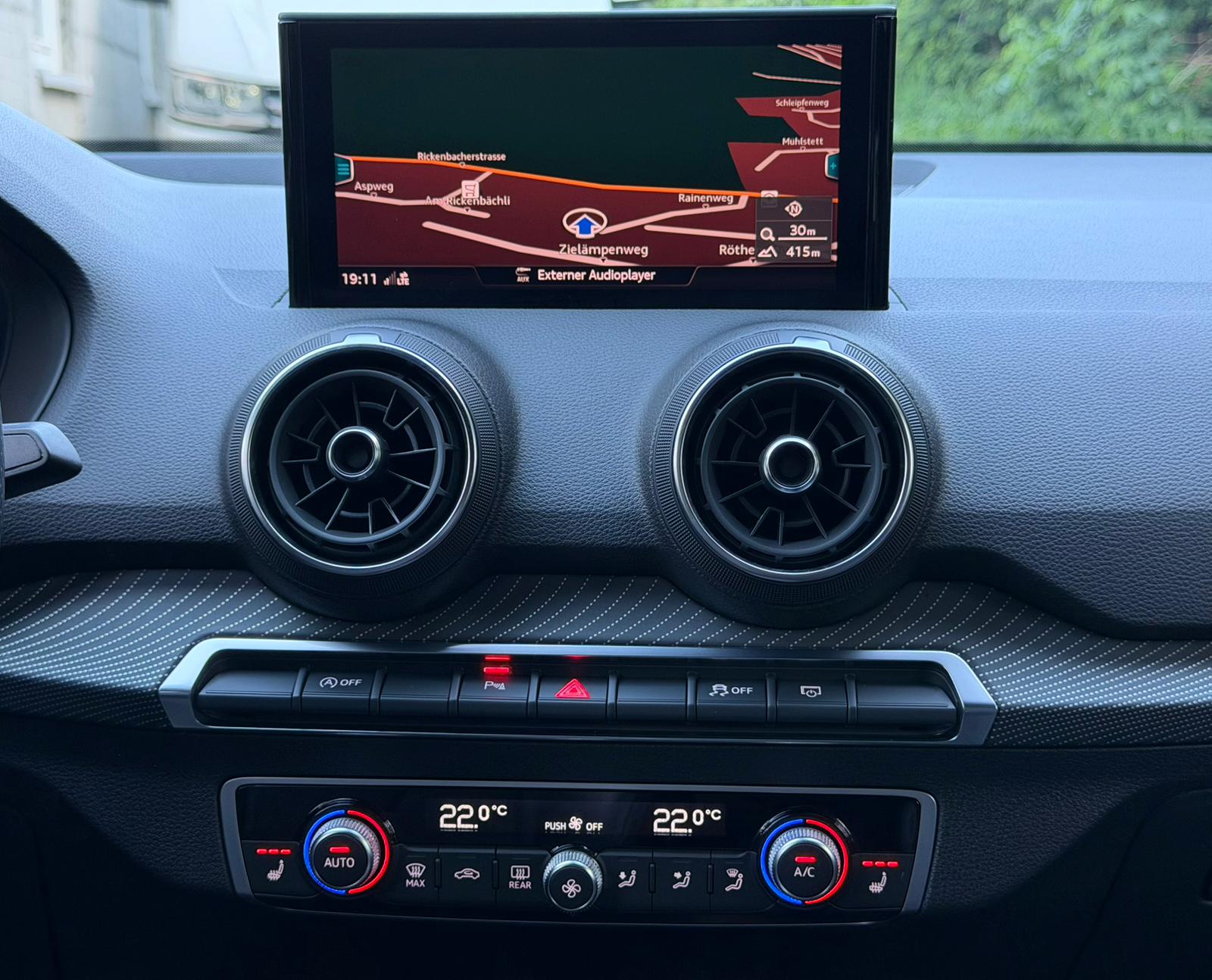 AUDI Q2 35 TFSI Sport S-tronic S-Line-image-22