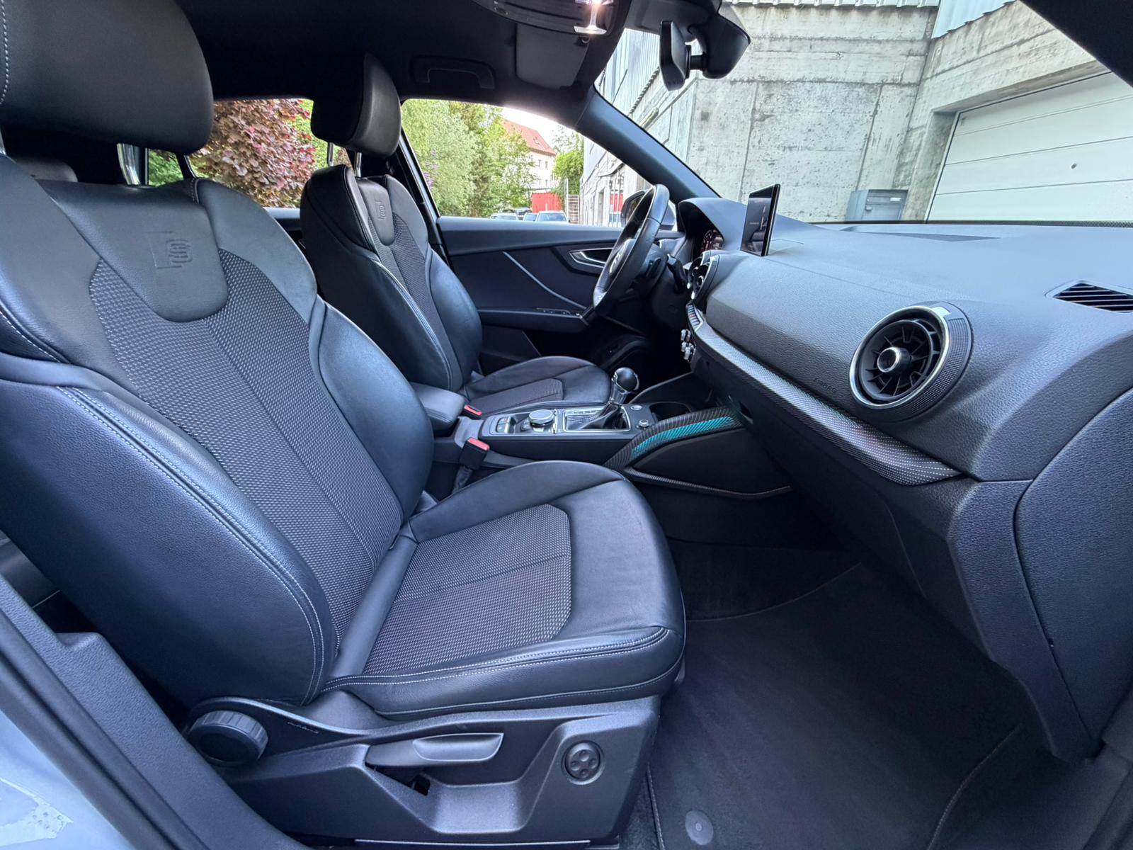 AUDI Q2 35 TFSI Sport S-tronic S-Line-image-16
