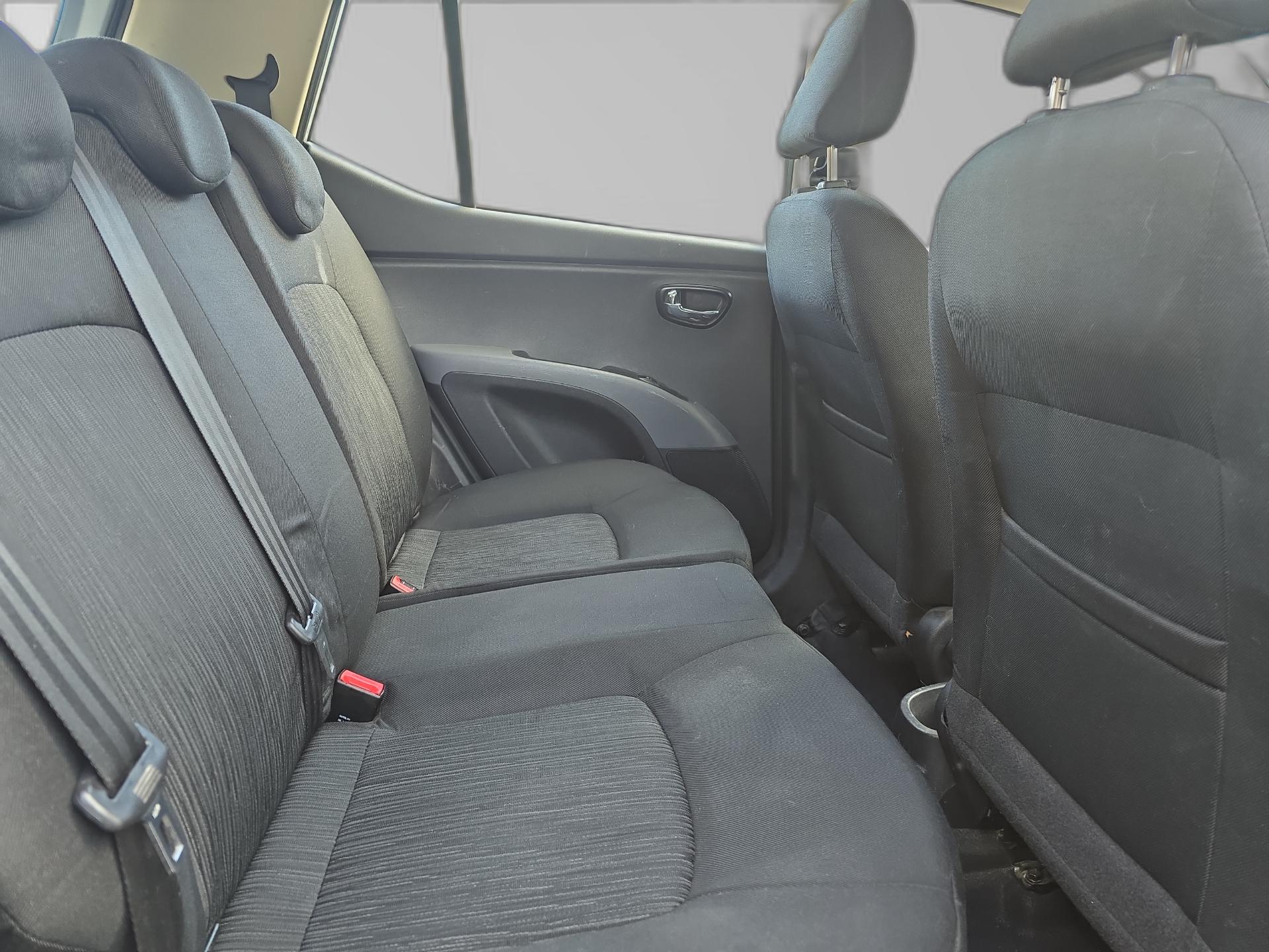HYUNDAI i10 1.2 Style-image-8