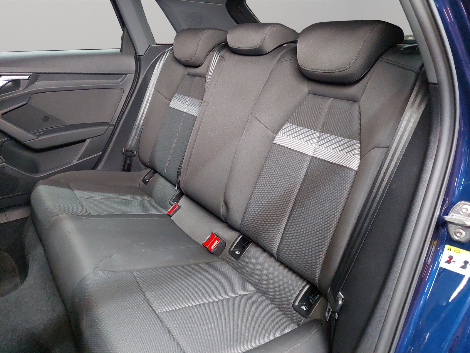 AUDI A3 Sportback 35 TFSI S line S-tronic-image-8
