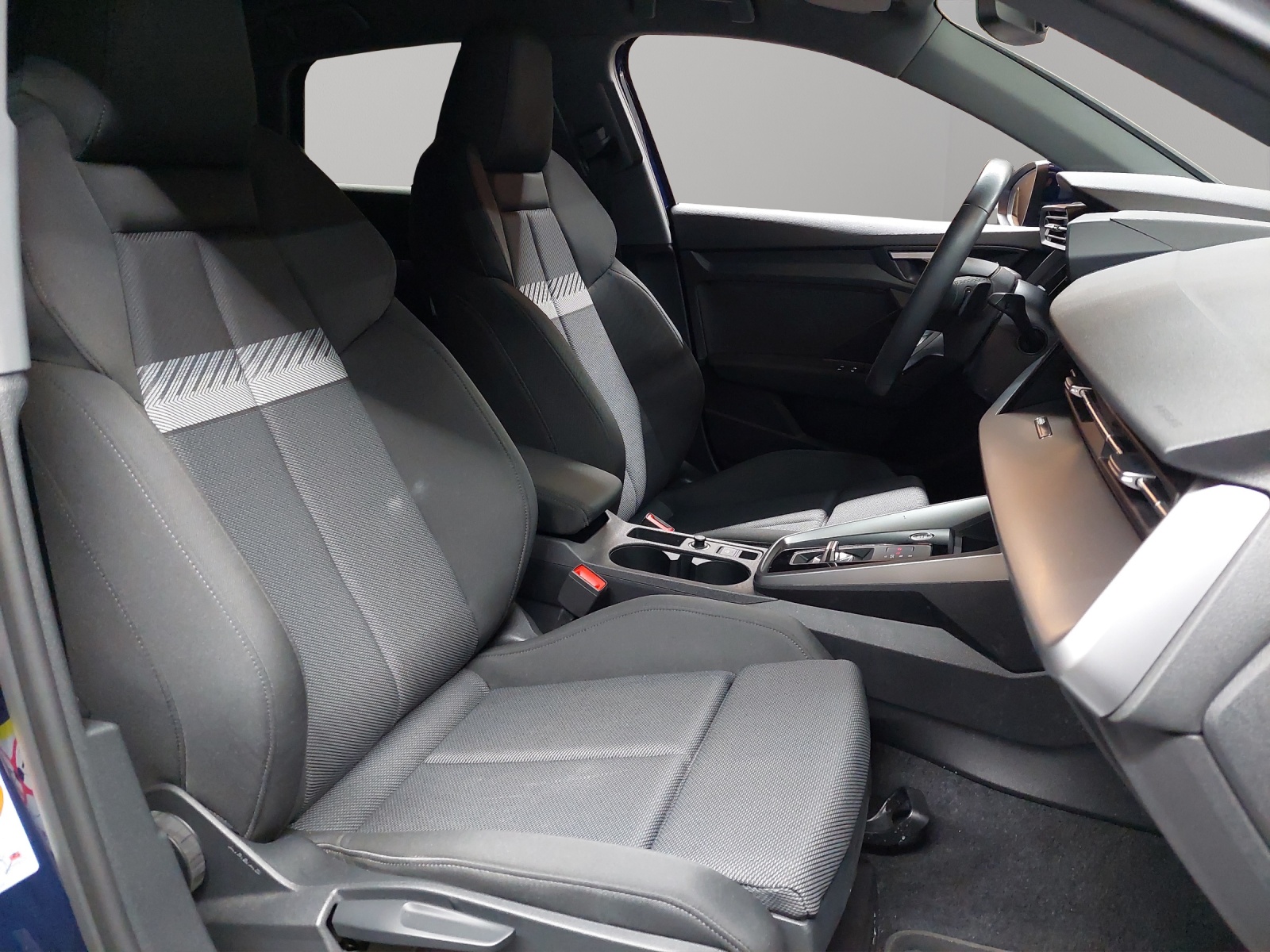 AUDI A3 Sportback 35 TFSI S line S-tronic-image-9