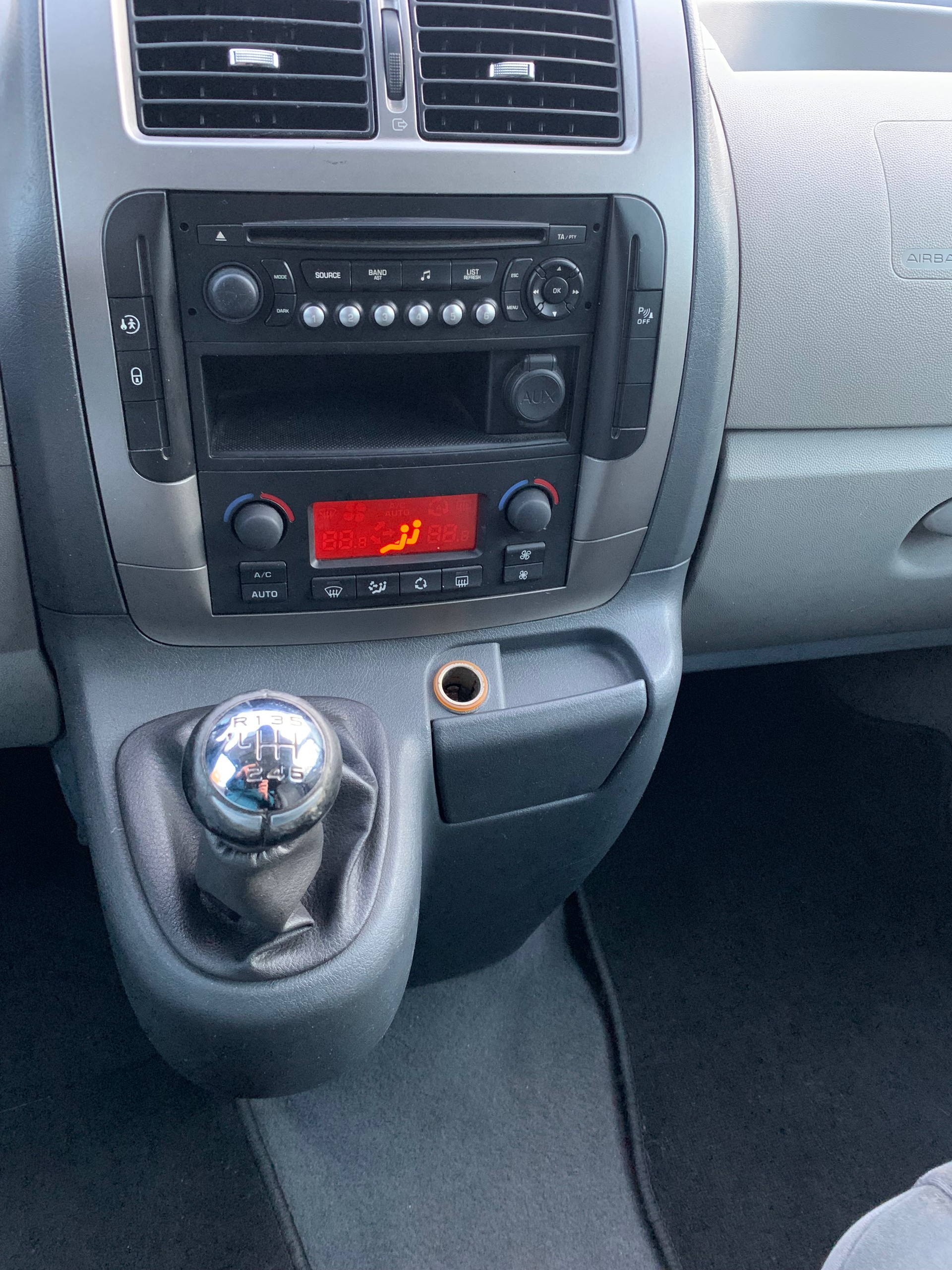 CITROEN Jumpy 2.0 HDi L1H1-image-12