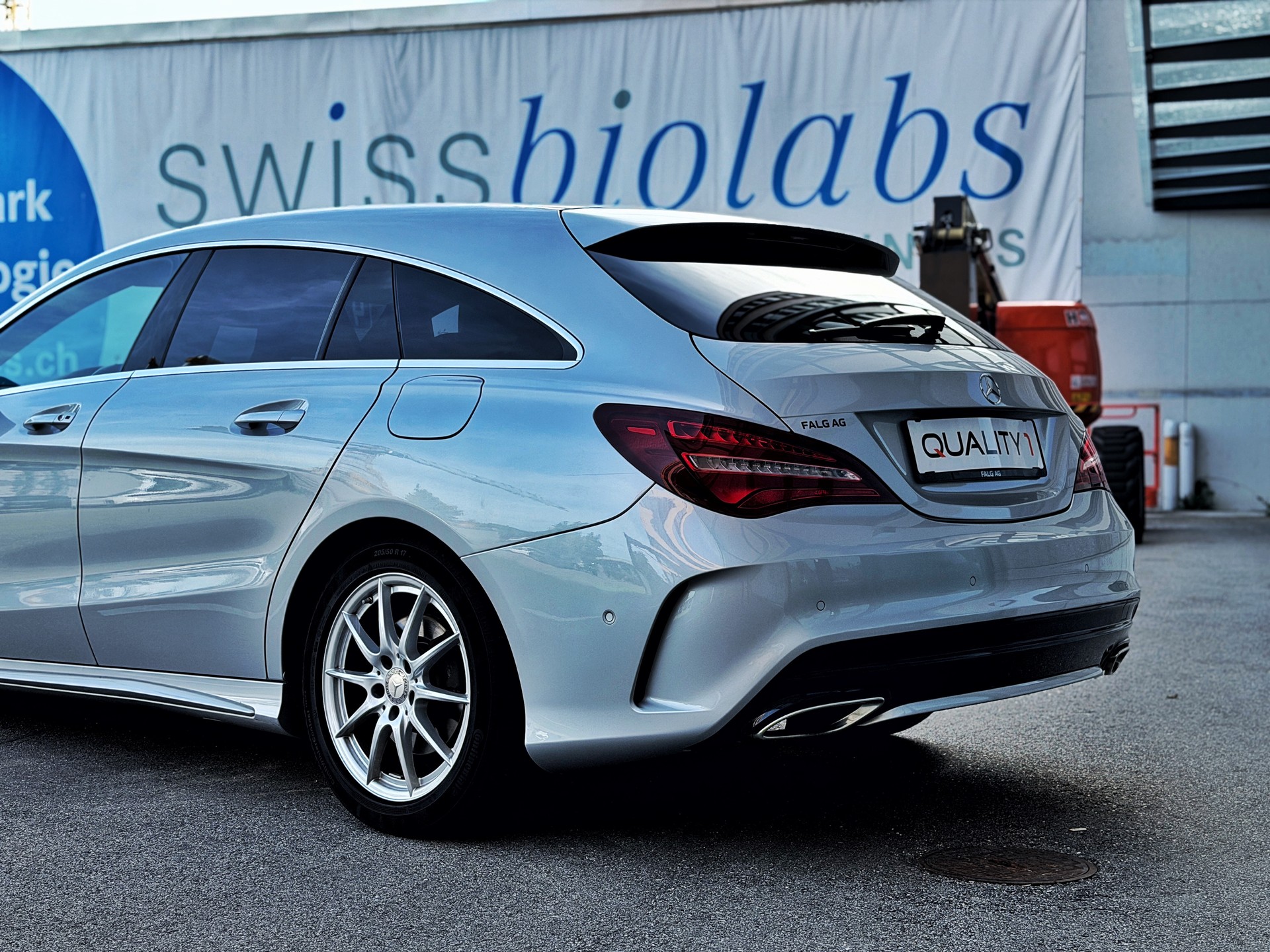 MERCEDES-BENZ CLA Shooting Brake 250 AMG Line 7G-DCT 4Matic-image-13