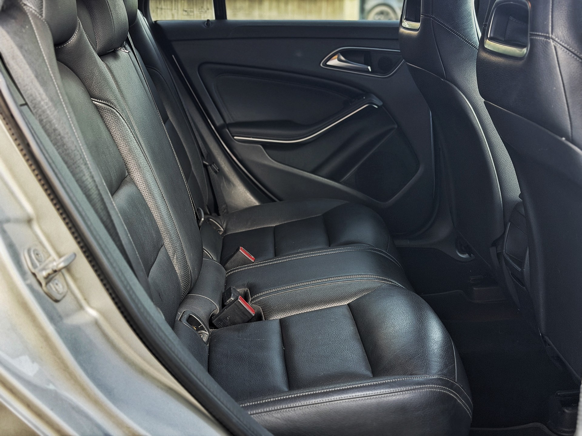 MERCEDES-BENZ CLA Shooting Brake 250 AMG Line 7G-DCT 4Matic-image-25