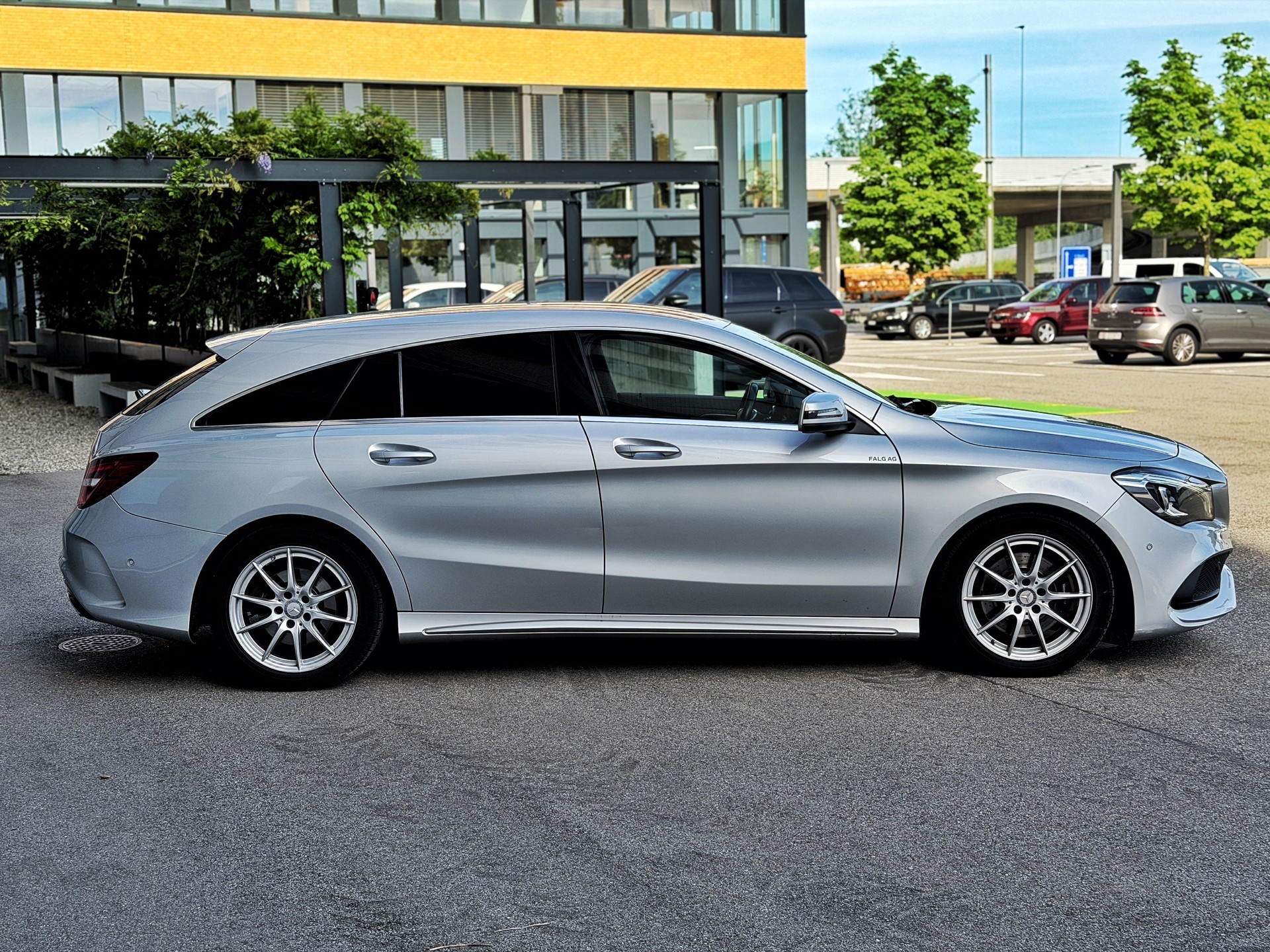 MERCEDES-BENZ CLA Shooting Brake 250 AMG Line 7G-DCT 4Matic-showroom-element-2