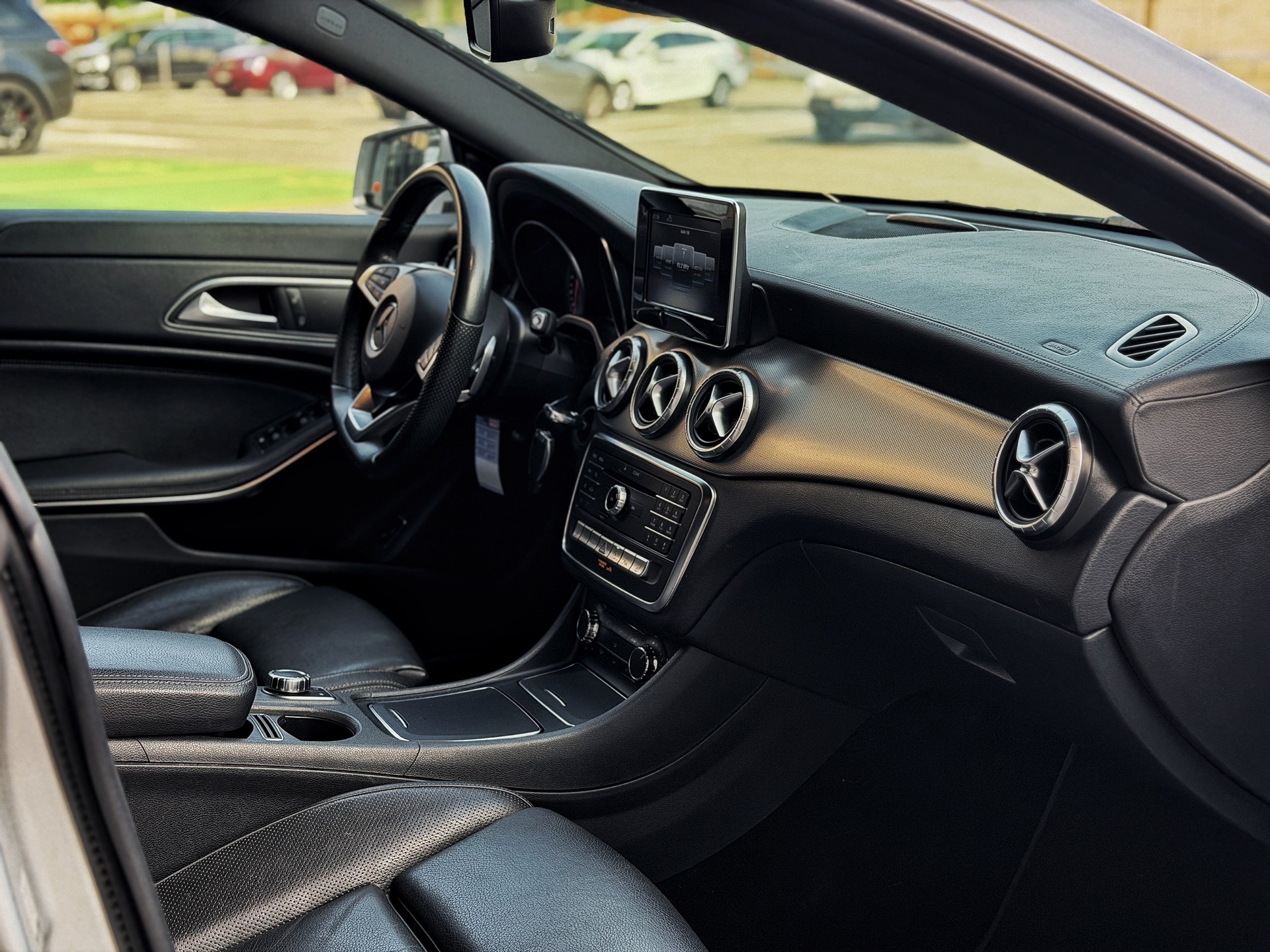 MERCEDES-BENZ CLA Shooting Brake 250 AMG Line 7G-DCT 4Matic-image-23