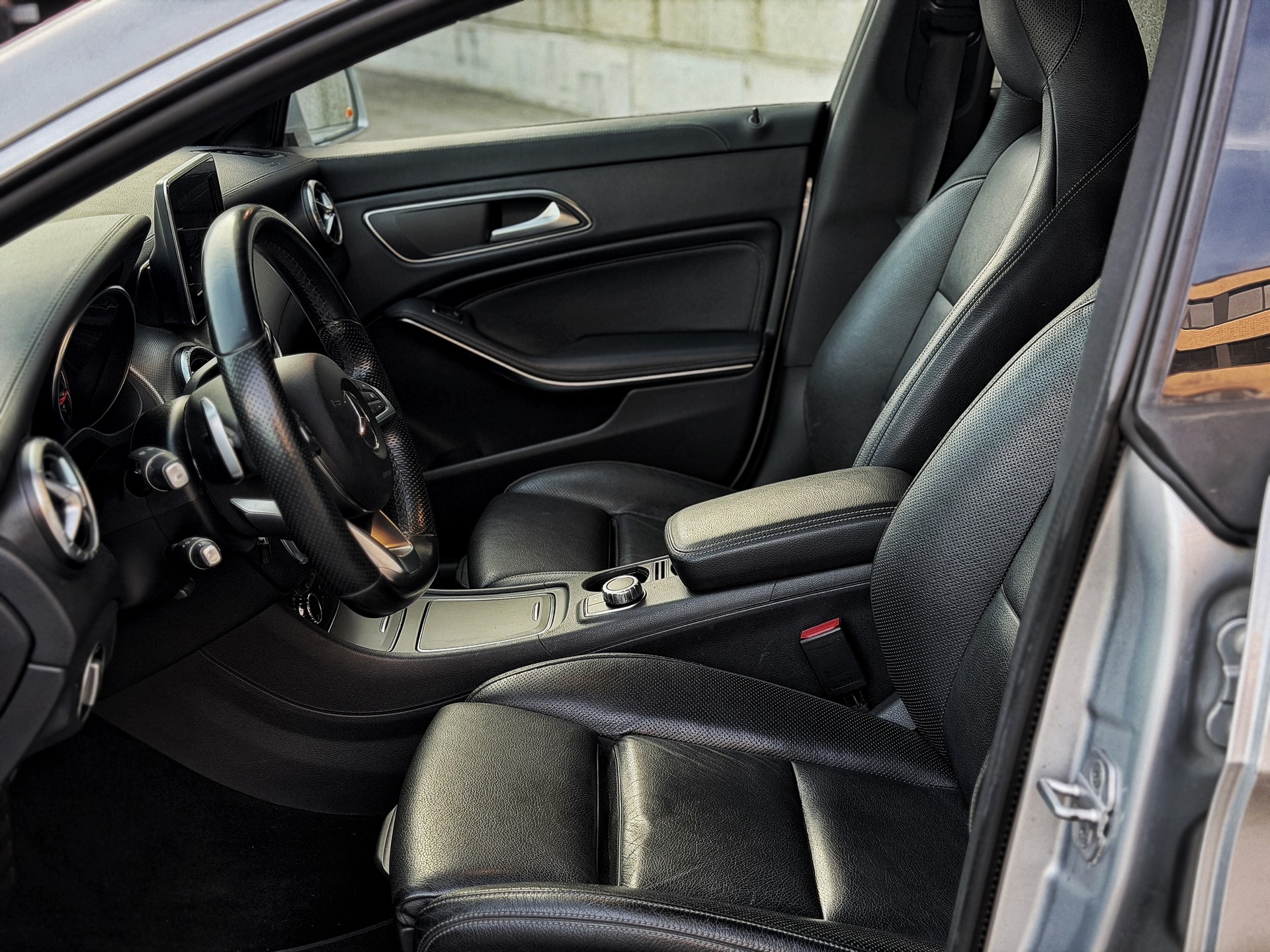 MERCEDES-BENZ CLA Shooting Brake 250 AMG Line 7G-DCT 4Matic-image-11