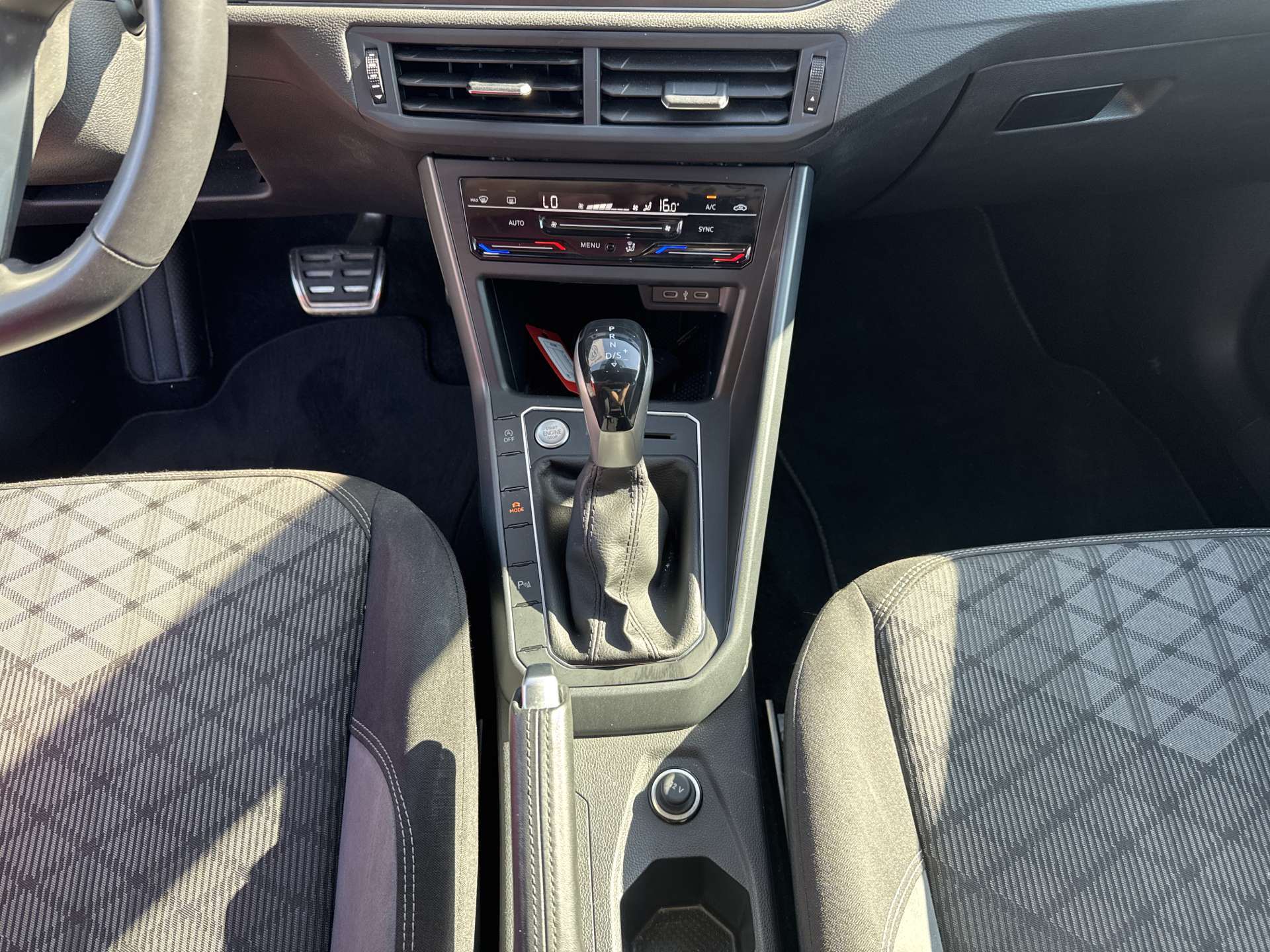 VW Taigo 1.0 TSi R-Line DSG-Automat-image-11