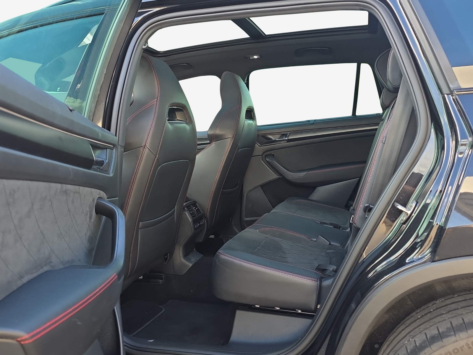 SKODA Kodiaq 2.0 TSI 4x4 RS-image-11