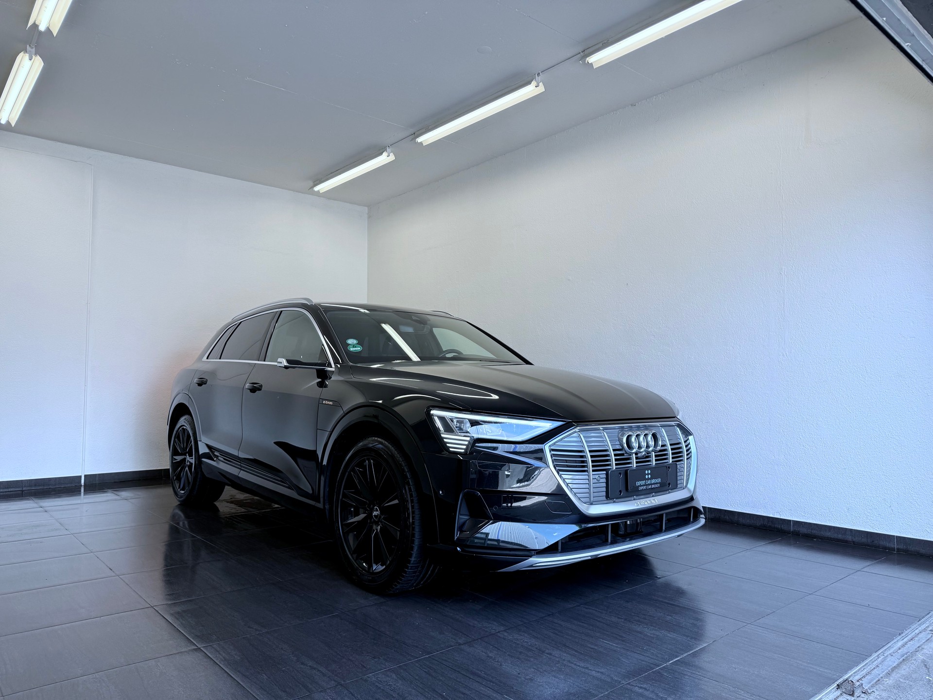 AUDI e-tron 55 Advanced quattro-showroom-element-1