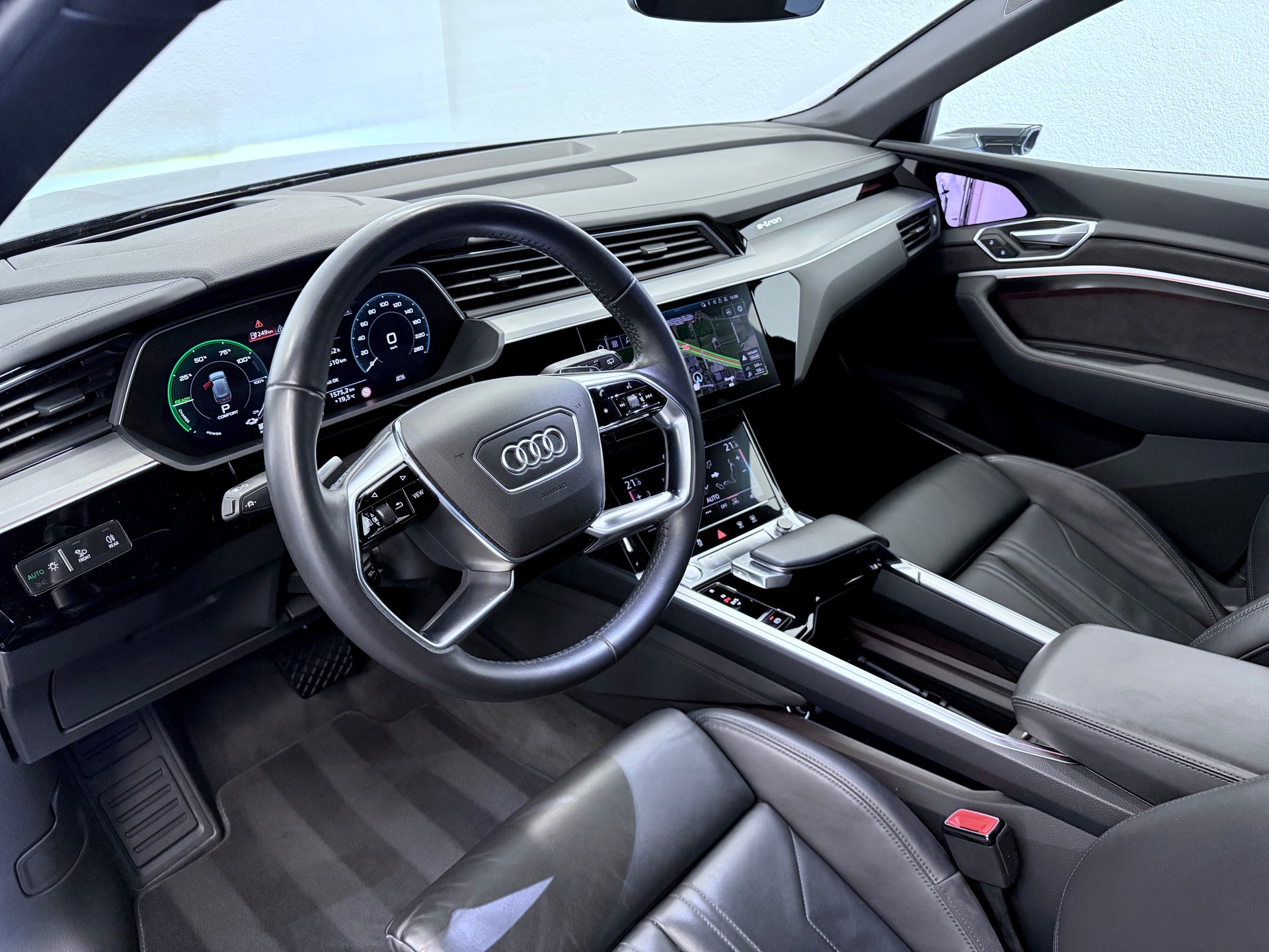 AUDI e-tron 55 Advanced quattro-image-15