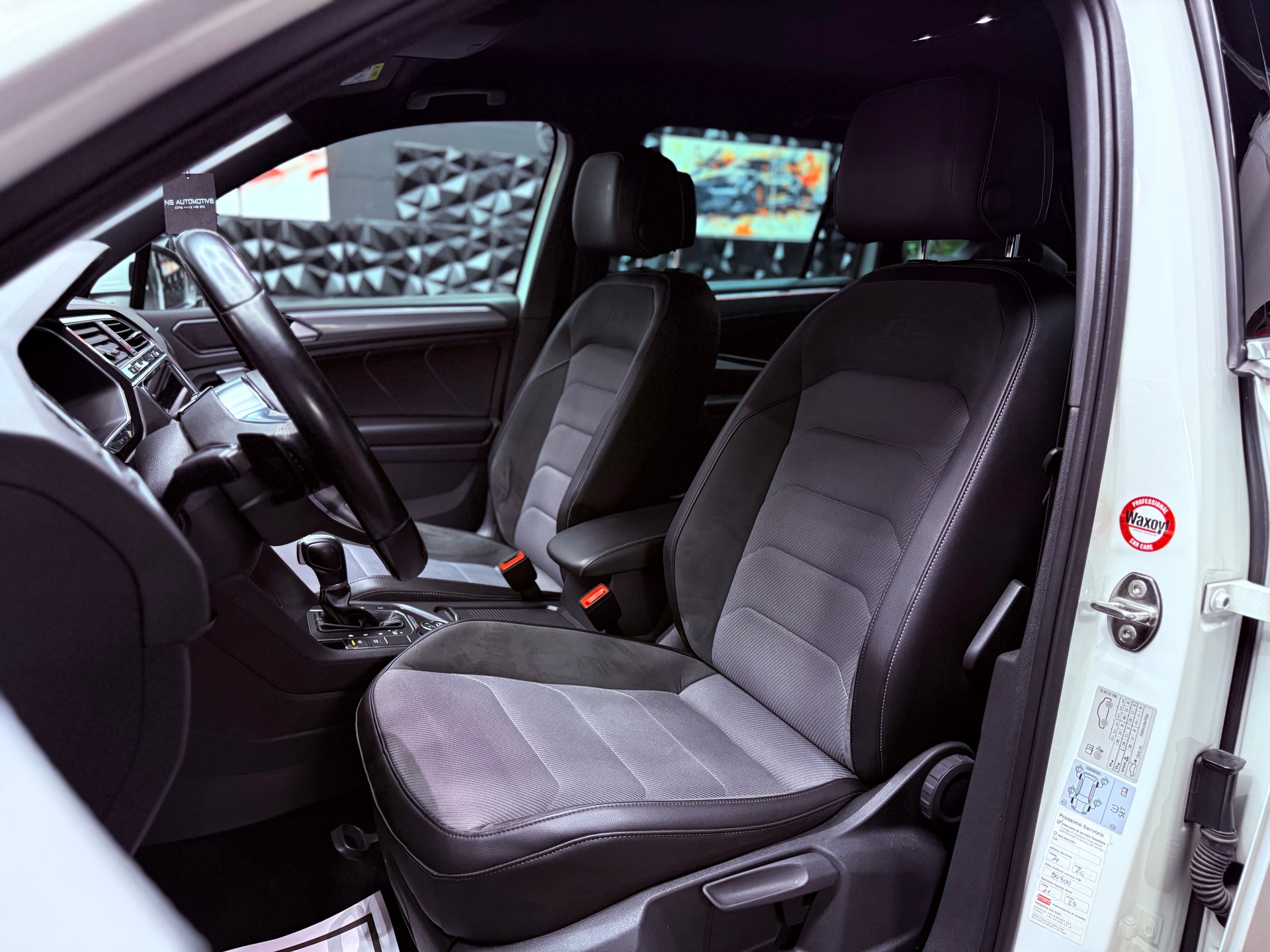 VW Tiguan 2.0 TDI SCR R-Line 4Motion DSG-image-23