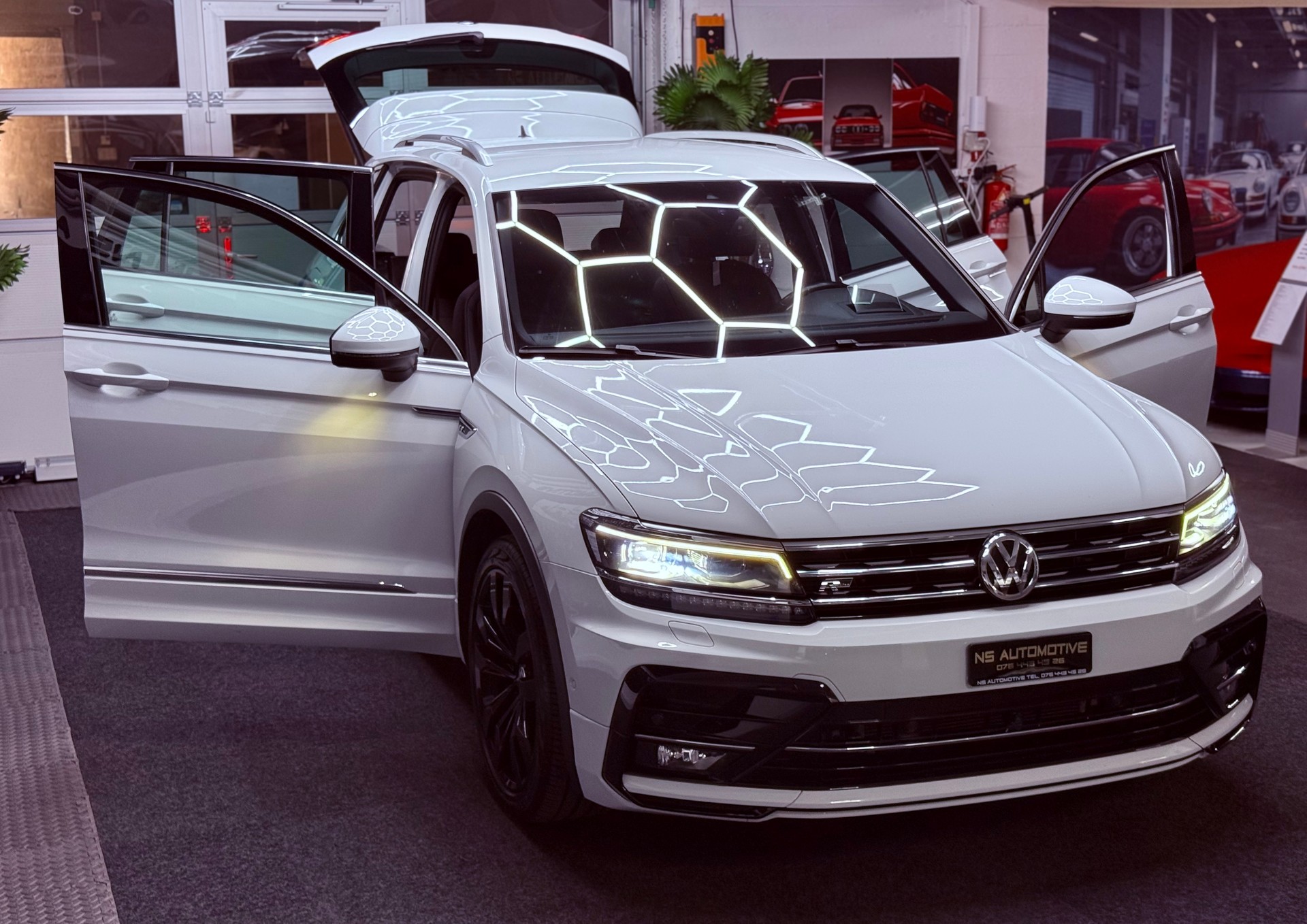 VW Tiguan 2.0 TDI SCR R-Line 4Motion DSG-image-12