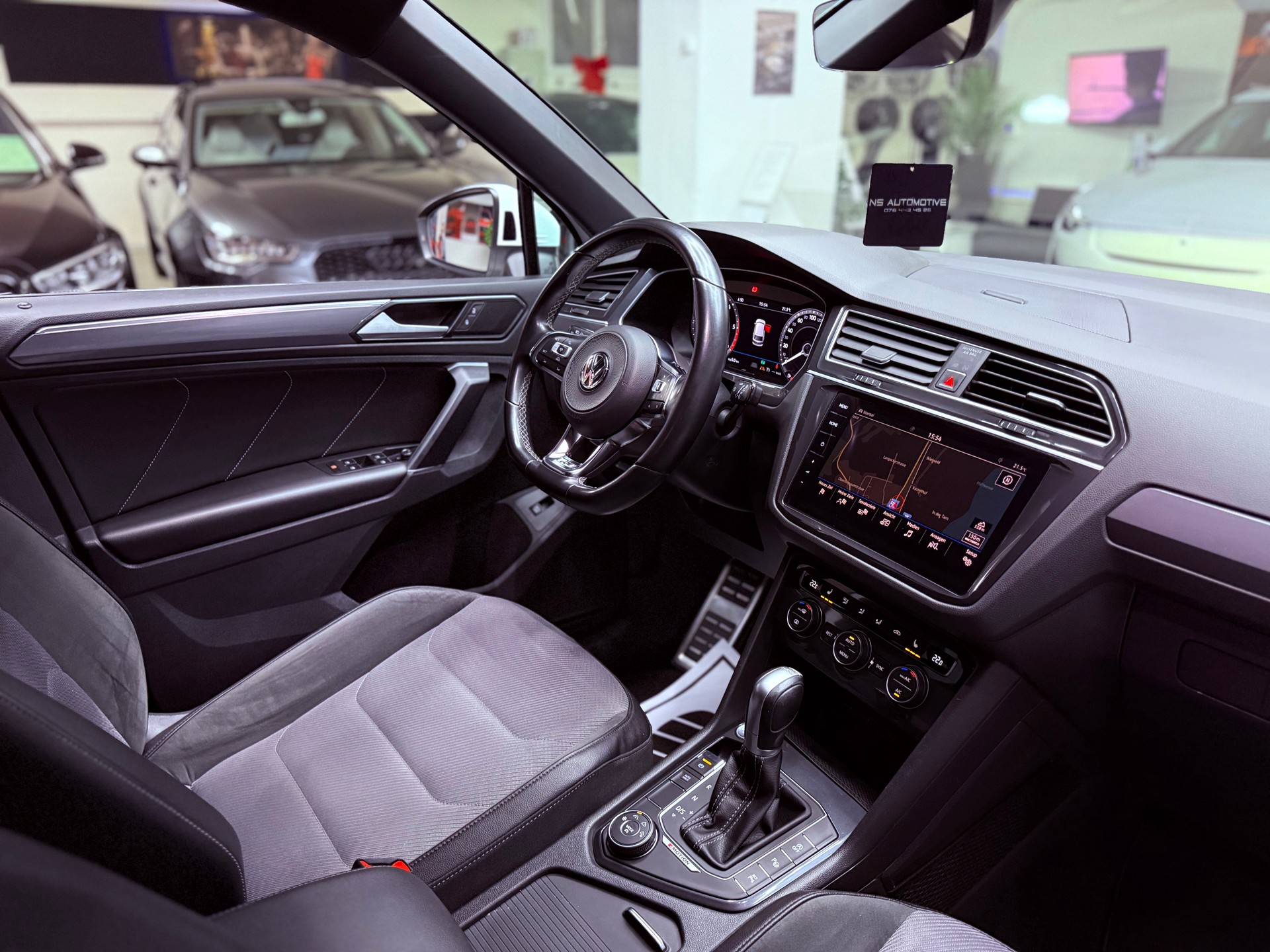 VW Tiguan 2.0 TDI SCR R-Line 4Motion DSG-image-26