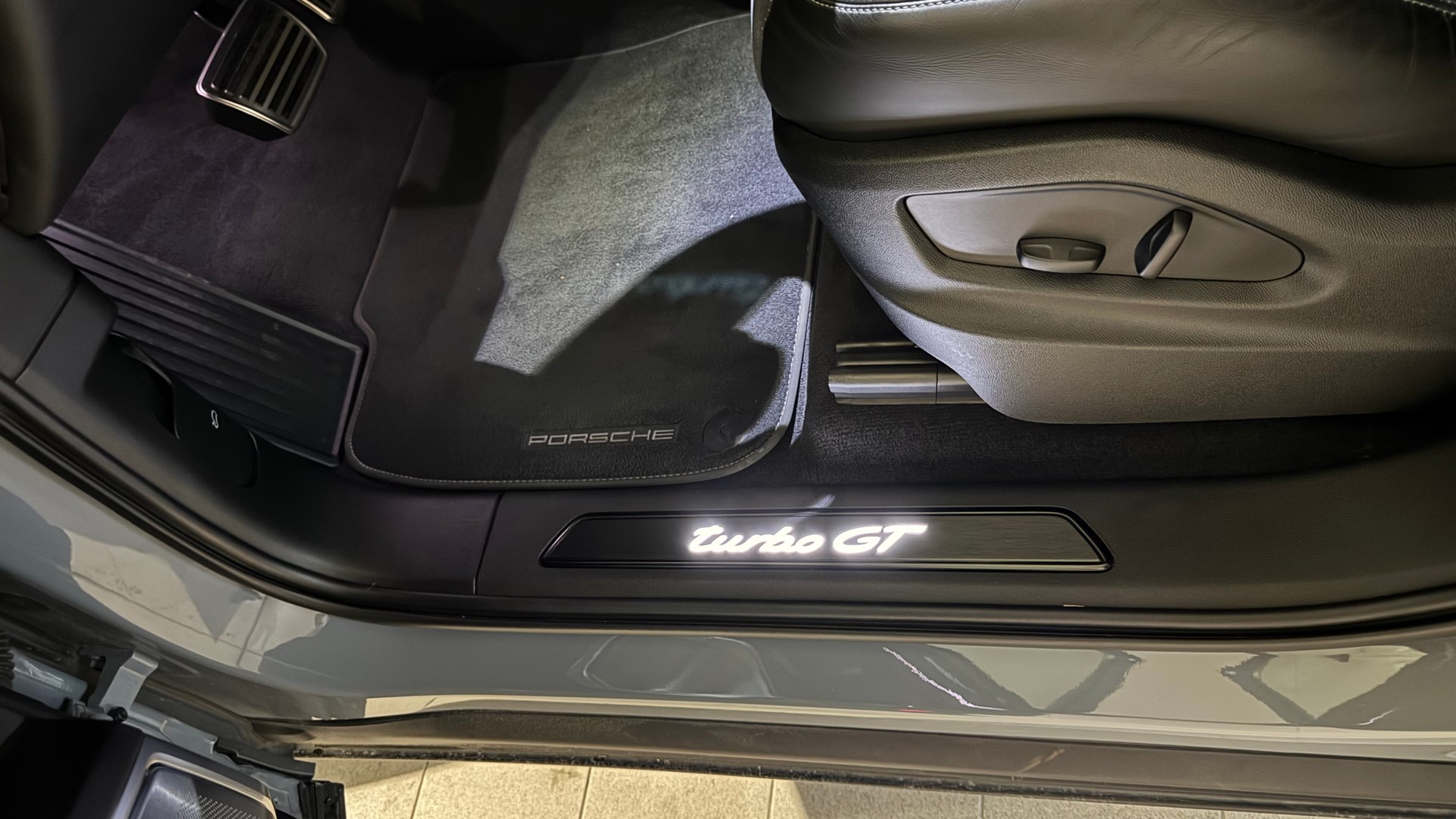 PORSCHE Cayenne Turbo GT-image-16