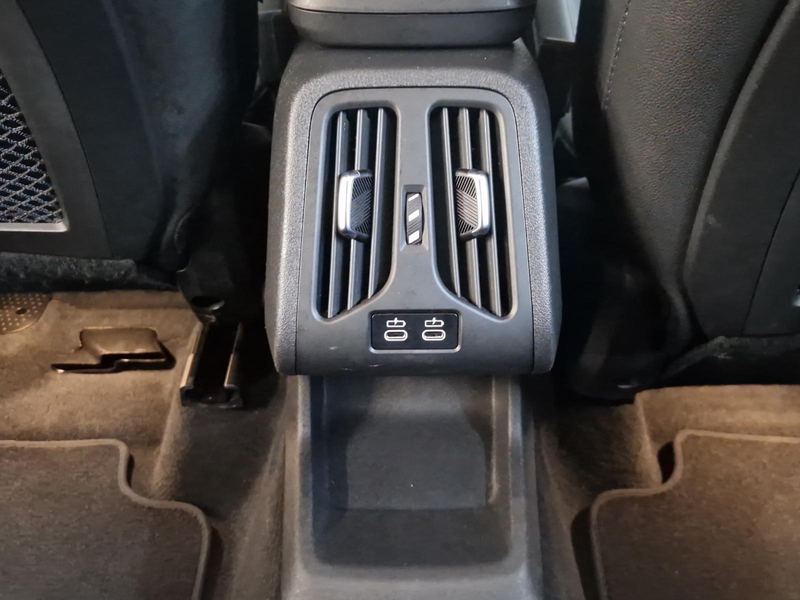 BMW 218d Active Tourer-image-23