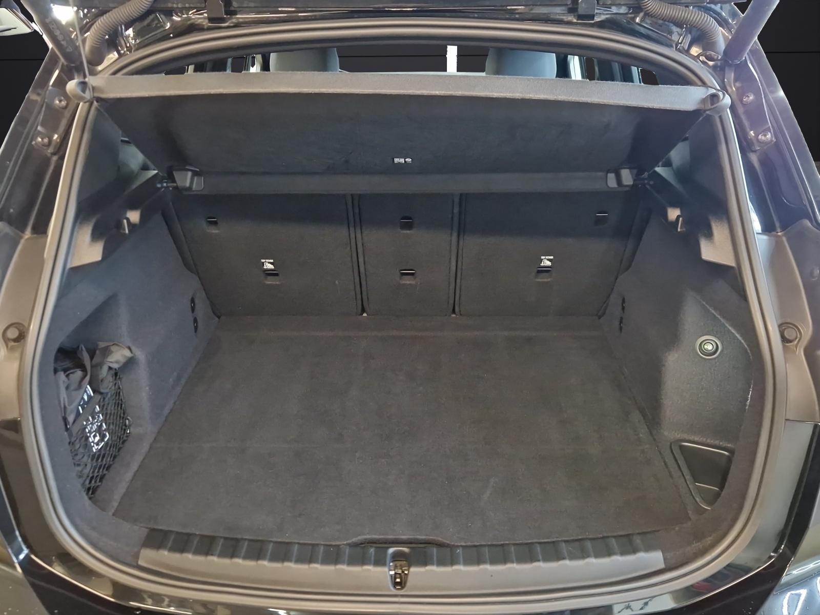BMW 218d Active Tourer-image-12