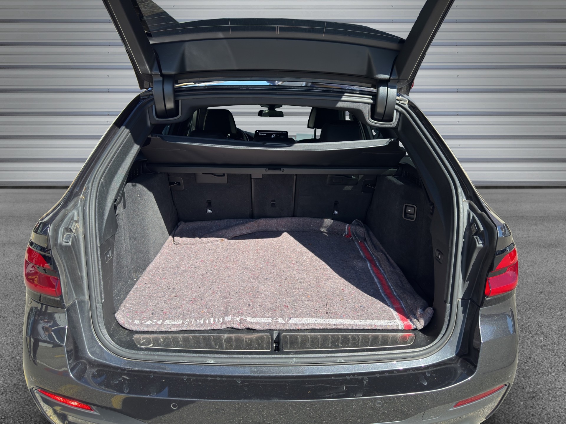 BMW 530d xDrive 48V Touring M Sport Steptronic-image-16