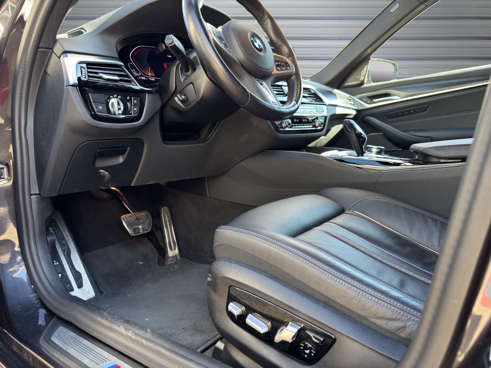 BMW 530d xDrive 48V Touring M Sport Steptronic-image-15
