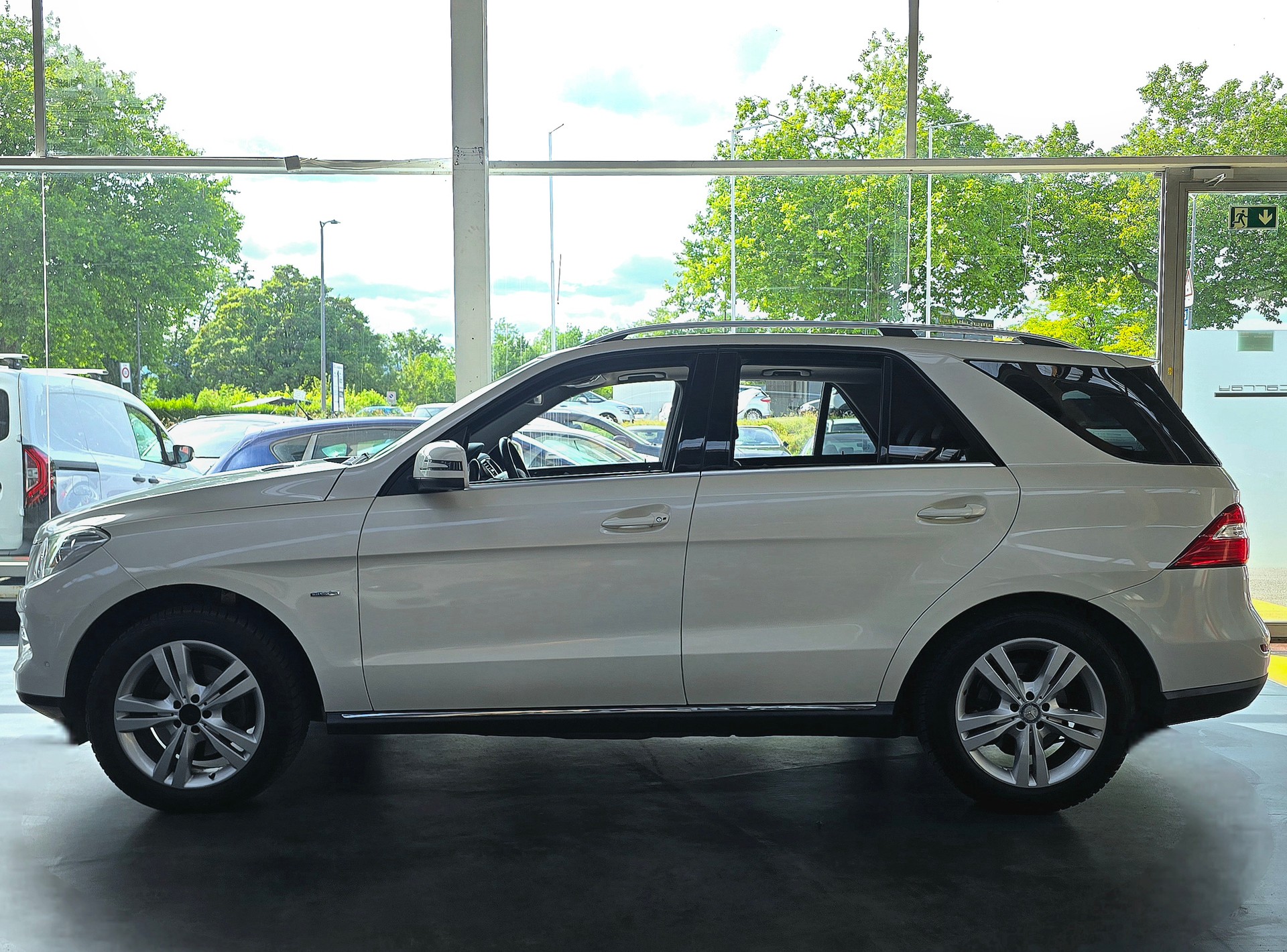 MERCEDES-BENZ ML 250 BlueTEC 4Matic 7G-Tronic-showroom-element-2